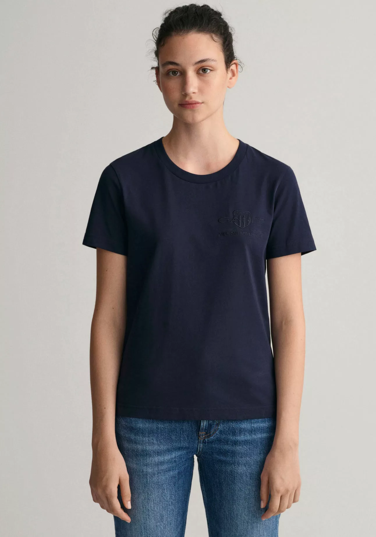 Gant T-Shirt "REG TONAL SHIELD KA T-SHIRT", mit Zwillingsnähten an den Saum günstig online kaufen