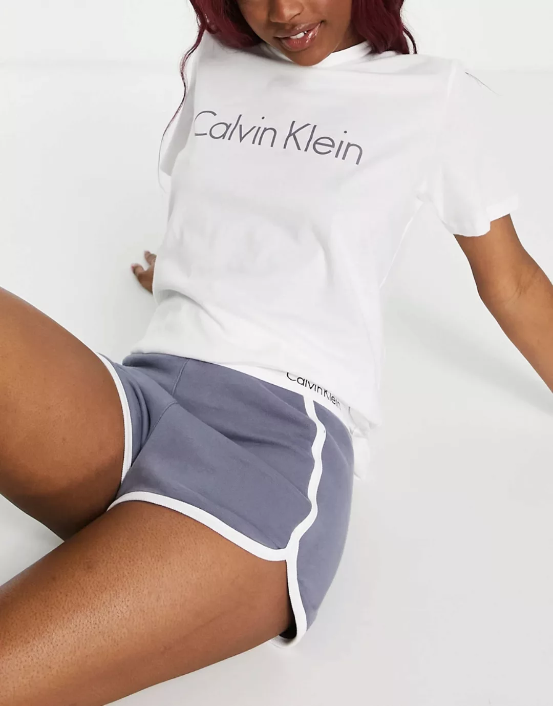 Calvin Klein – Modern Cotton – Lounge-Set mit T-Shirt und Shorts in Grau un günstig online kaufen