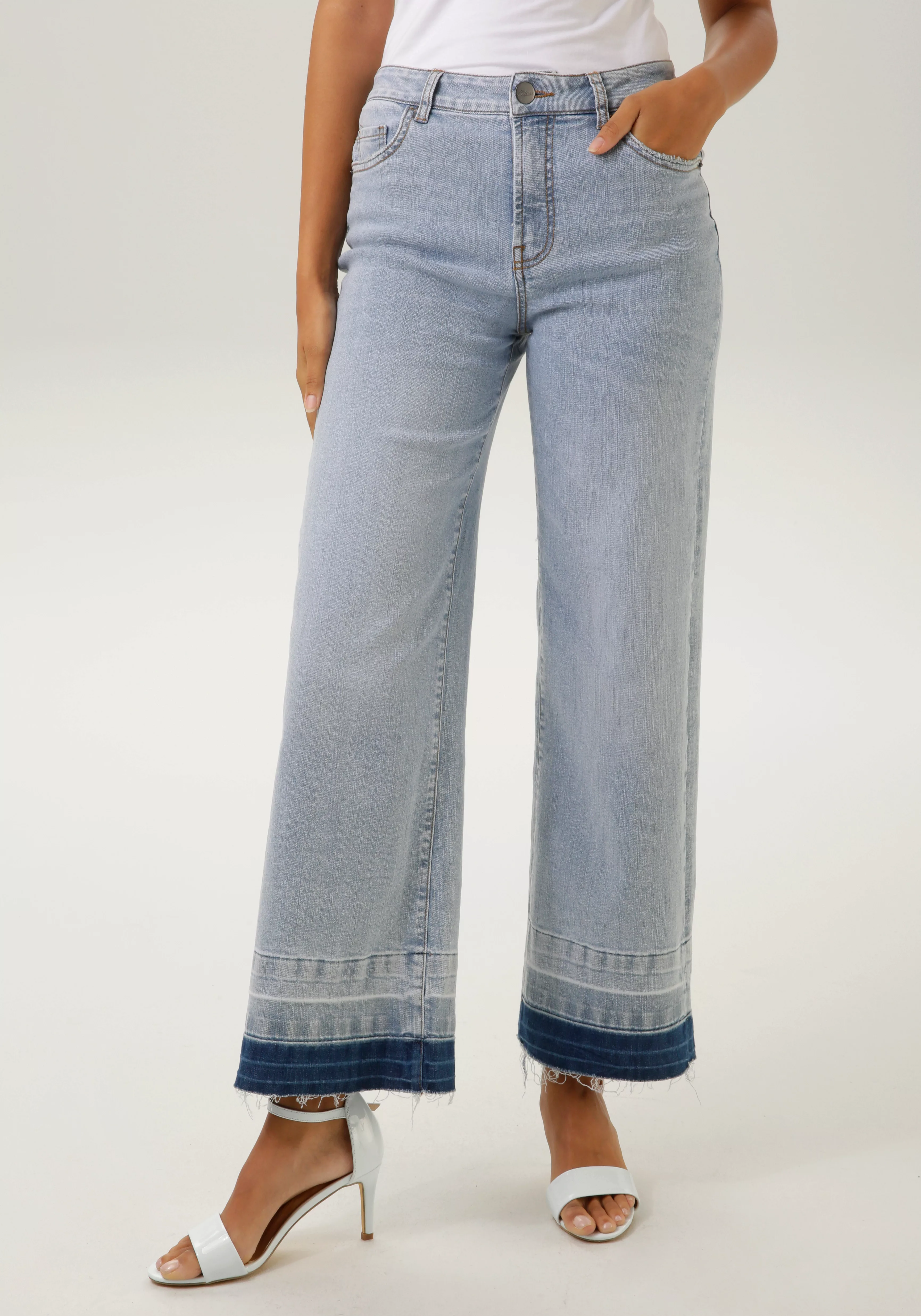 Aniston CASUAL Straight-Jeans, mit trendiger Waschung am leicht ausgefranst günstig online kaufen