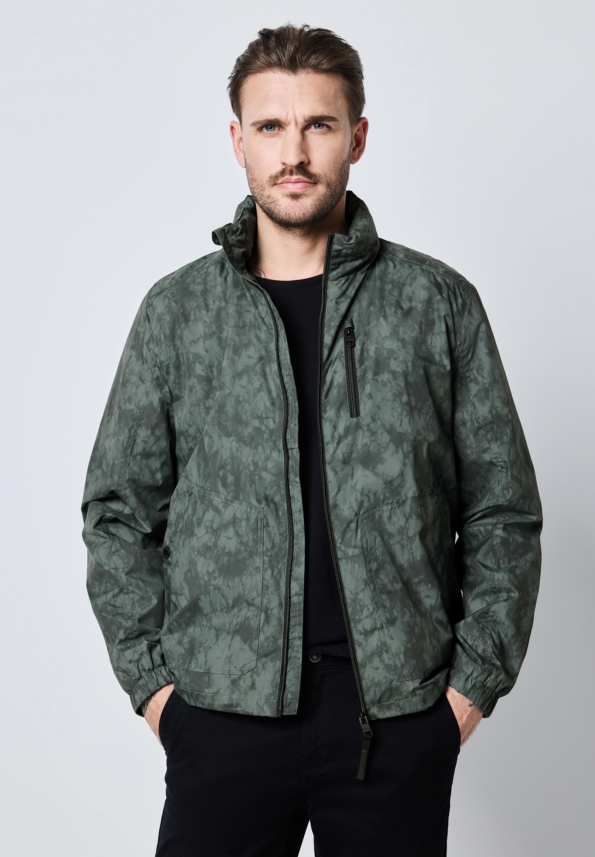 STREET ONE MEN Windbreaker, ohne Kapuze, mit Kapuze in Tasche am Nacken günstig online kaufen