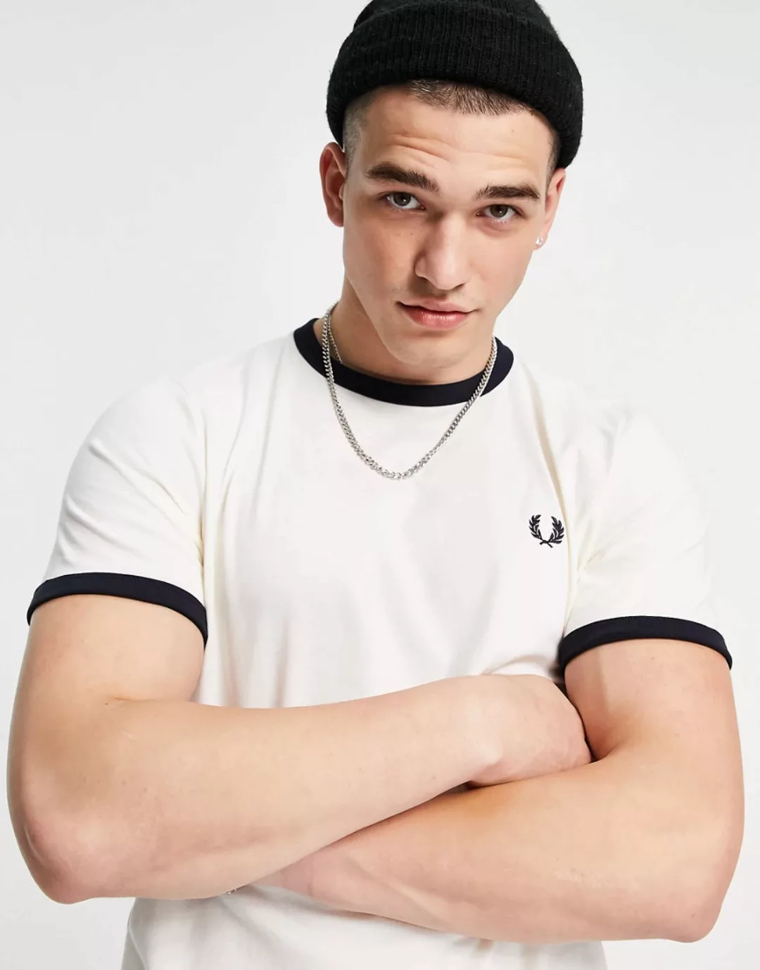 Fred Perry – Ringer-T-Shirt in Ecru/Navy-Weiß günstig online kaufen