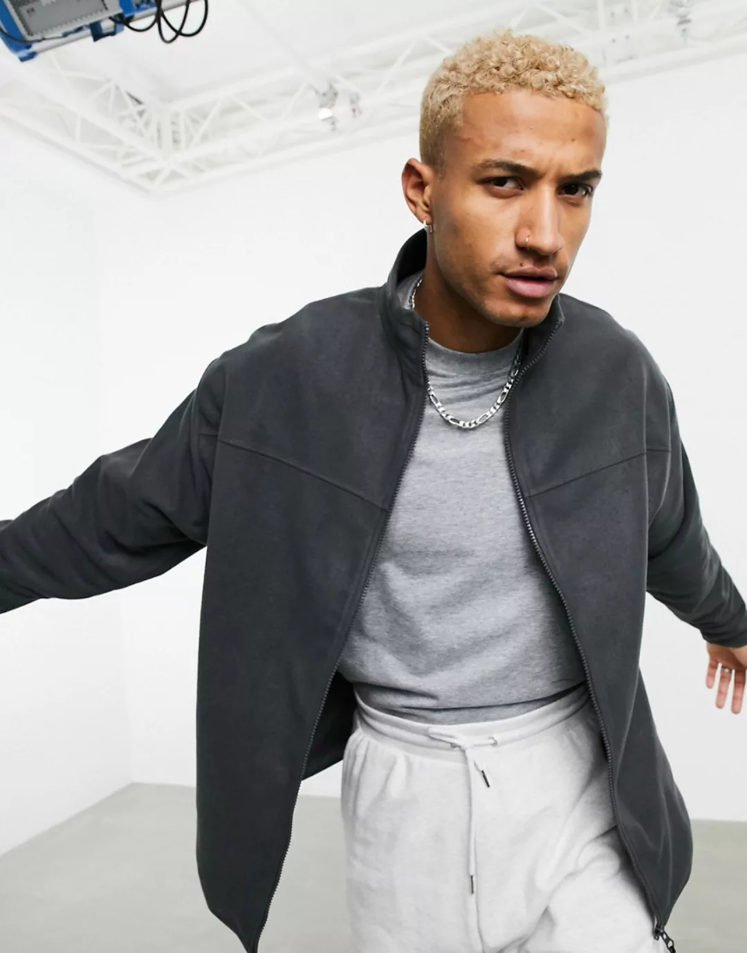 ASOS DESIGN – Oversize-Trainingsjacke aus Polar-Fleece in Anthrazitgrau günstig online kaufen