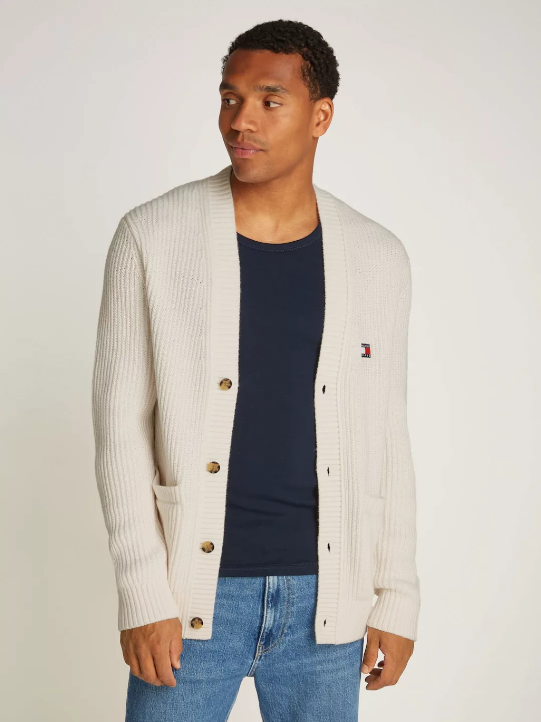 Tommy Jeans Cardigan "TJM REG JERSEY STITCH CARDI", mit Logostickerei günstig online kaufen