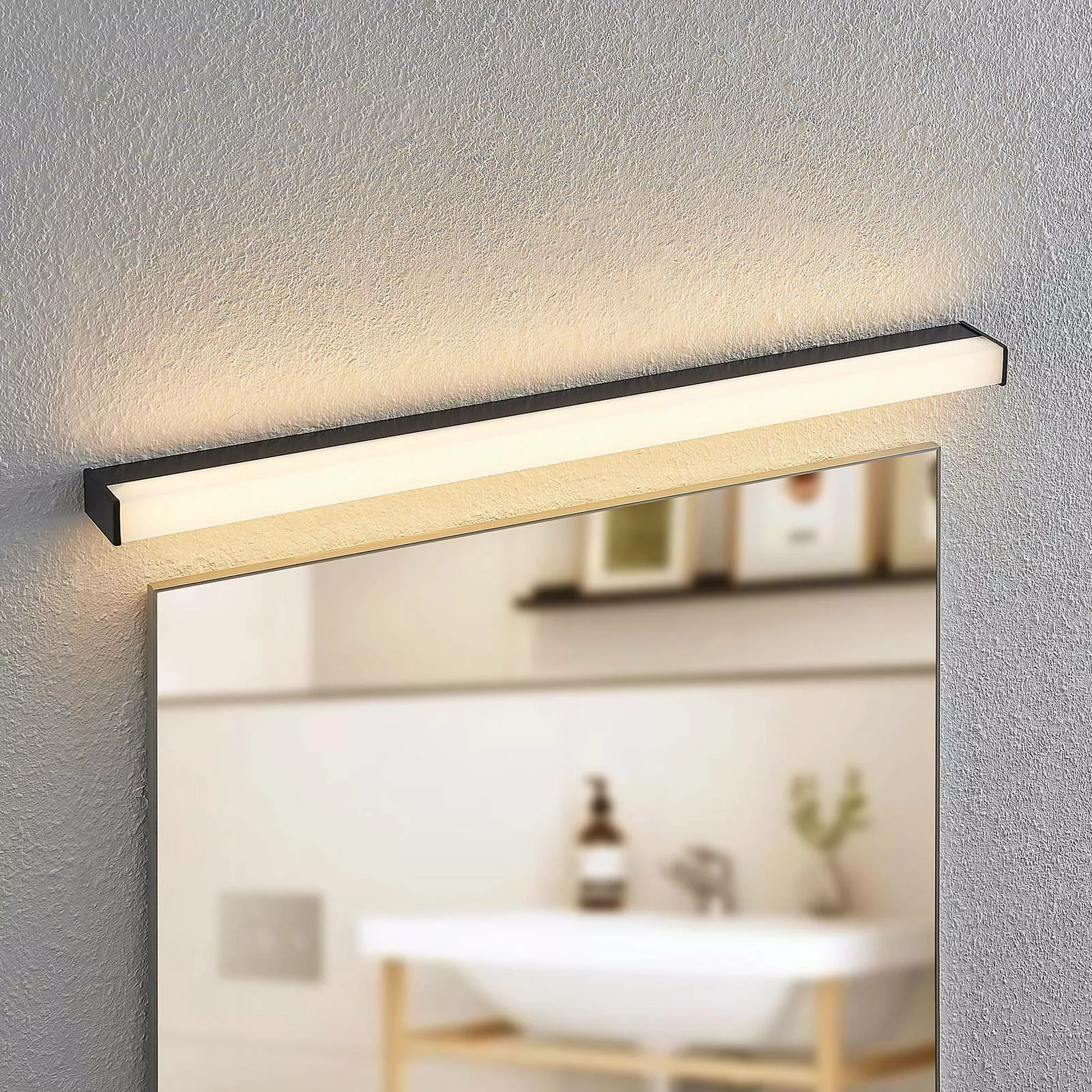 Lindby Ulisan LED-Badwandleuchte, eckig, 88,8 cm günstig online kaufen