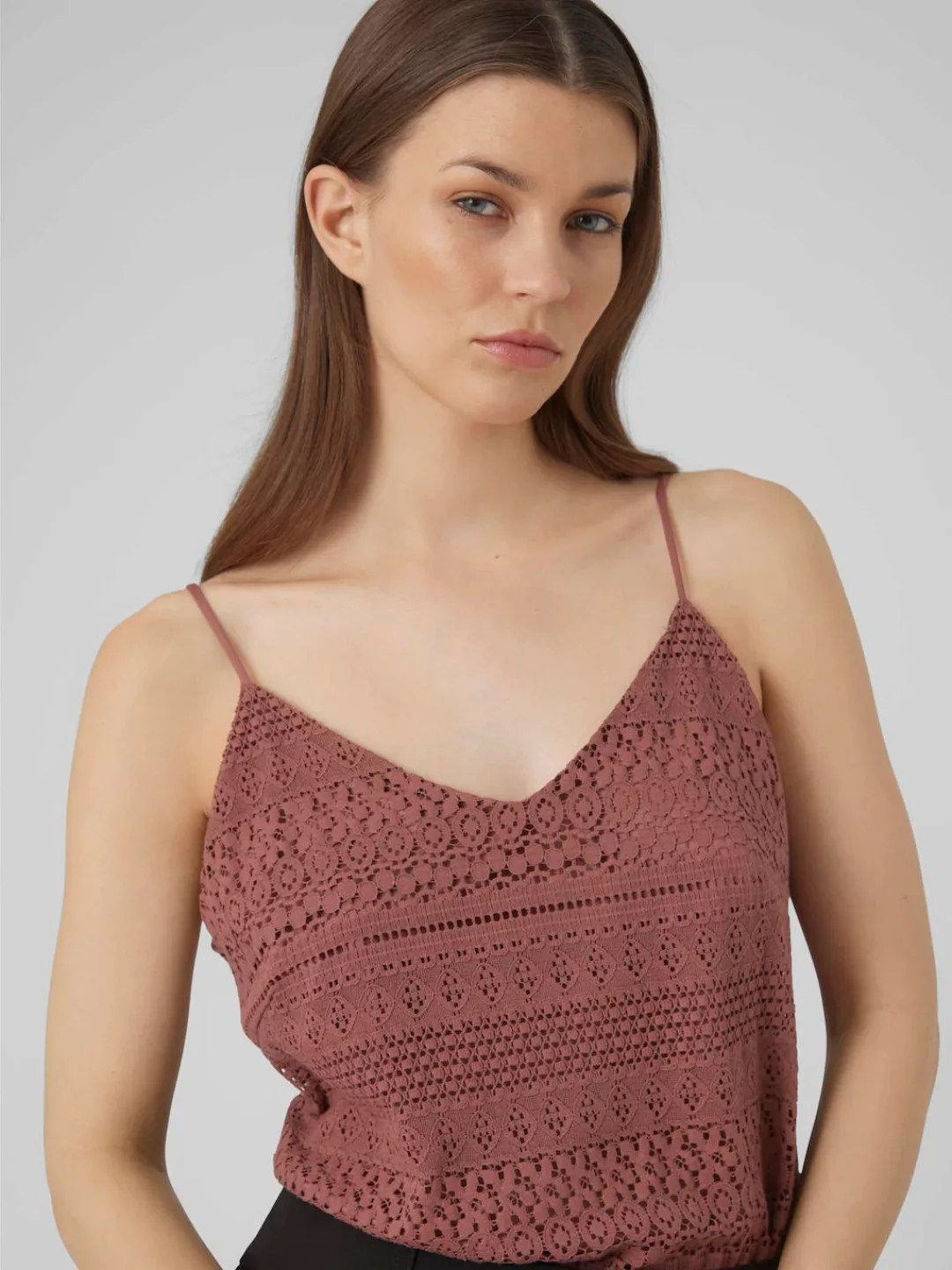 Vero Moda Shirttop Geripptes Spitzen Spaghettiträger Top mit V-Ausschnitt V günstig online kaufen