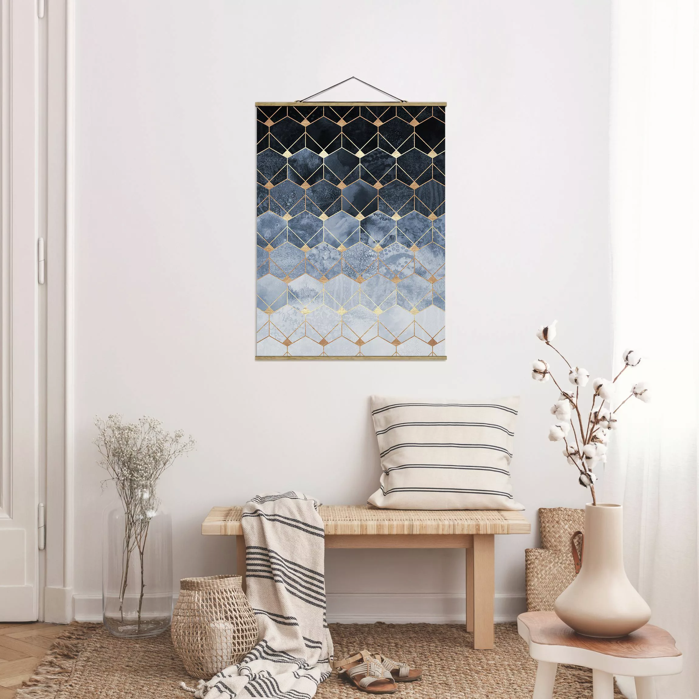 Stoffbild Abstrakt mit Posterleisten - Hochformat Blaue Geometrie goldenes günstig online kaufen