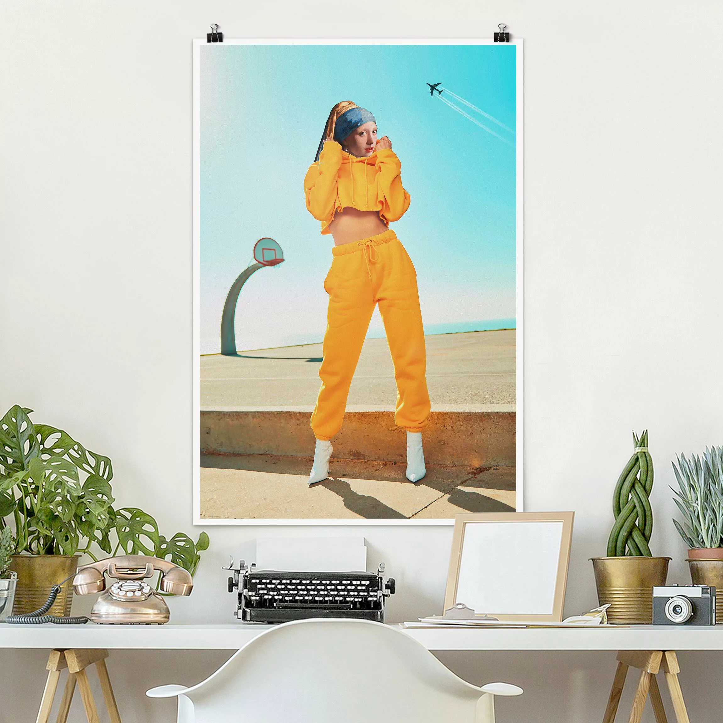 Poster Portrait - Hochformat Mädchen mit Jogginghose günstig online kaufen