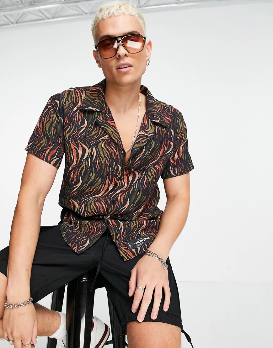 Sixth June – Kurzärmliges Hemd in Schwarz mit tropischem Print und Reverskr günstig online kaufen