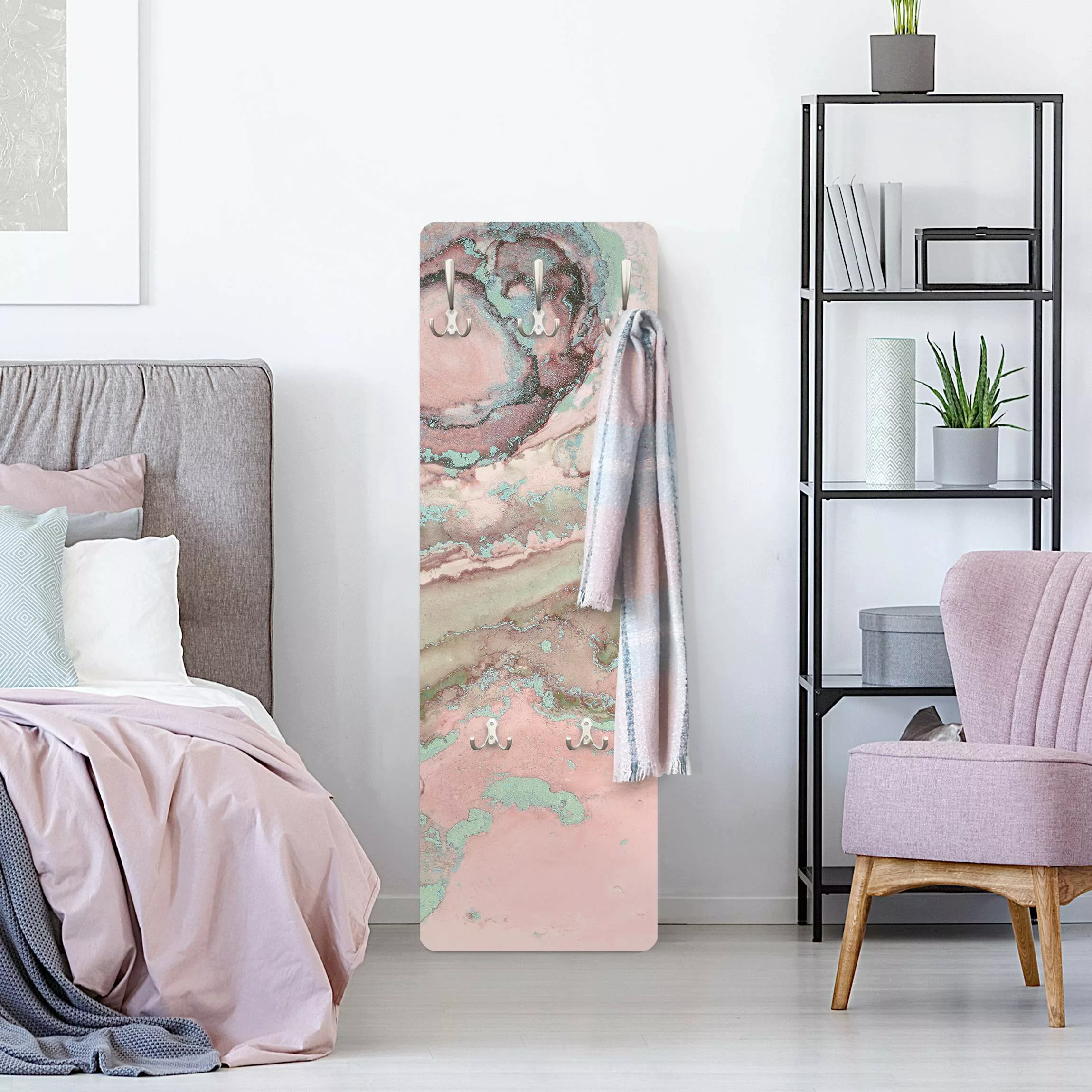 Wandgarderobe Holzpaneel Farbexperimente Marmor Rose und Türkis günstig online kaufen