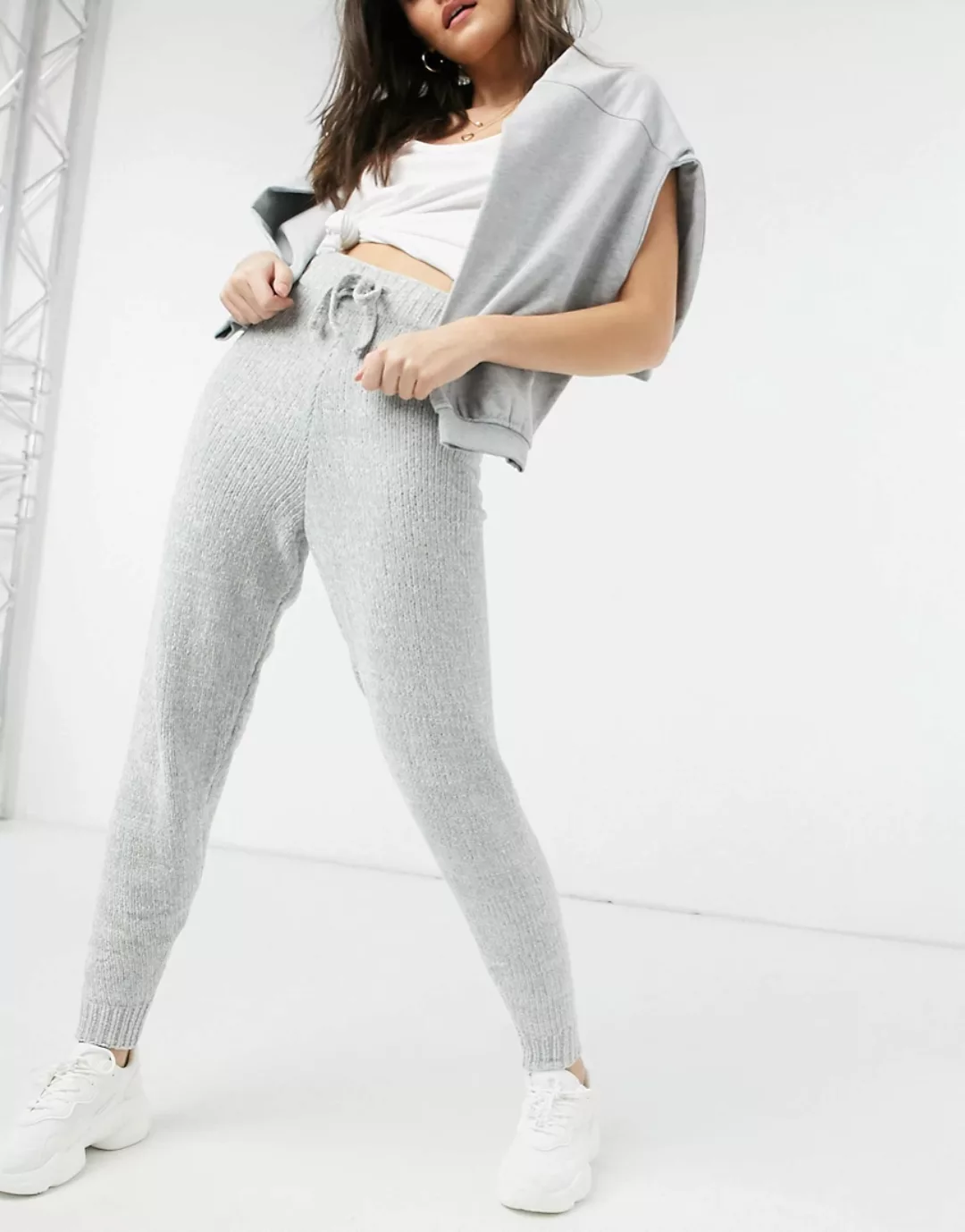 In The Style x Billie Faiers – Jogginghose aus grauem Strick mit Kordelzug, günstig online kaufen