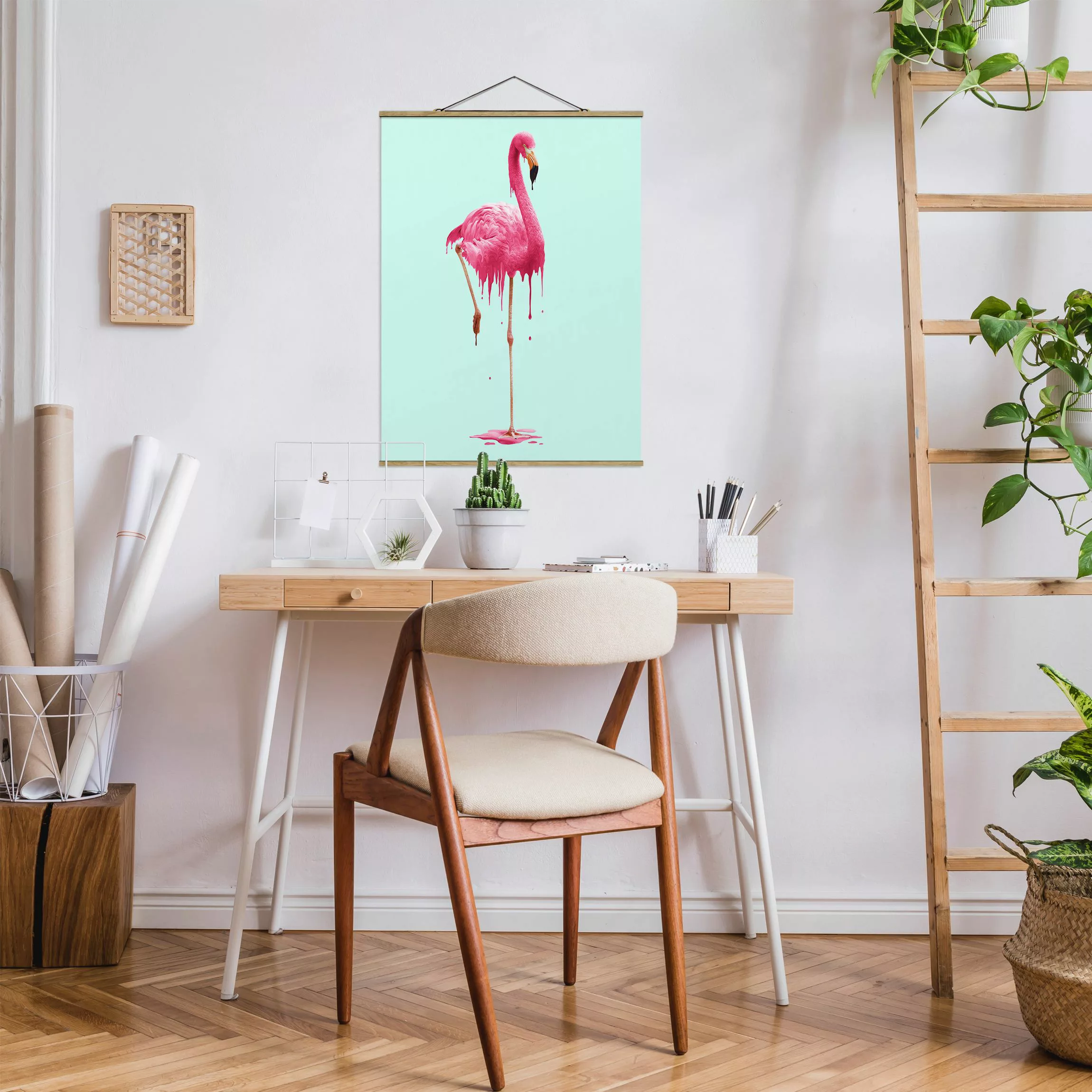 Stoffbild Tiere mit Posterleisten - Hochformat Schmelzender Flamingo günstig online kaufen