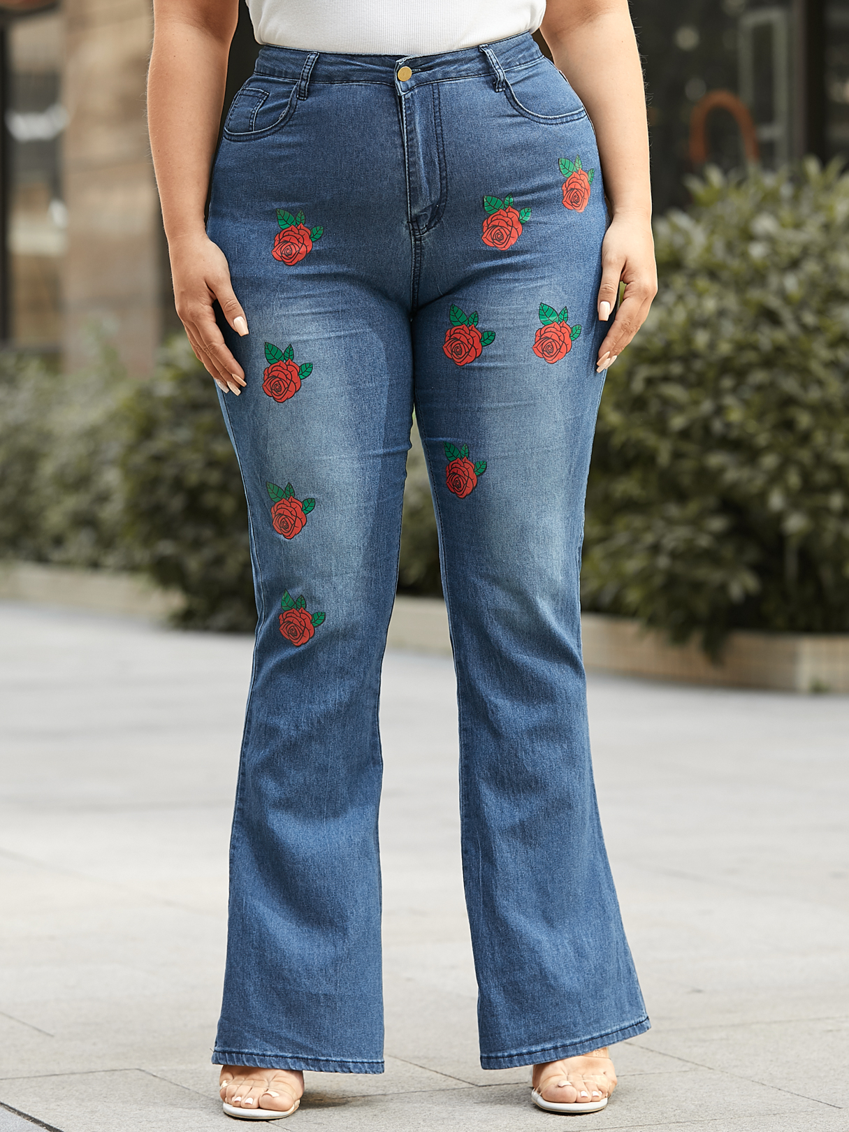 Hosen in Übergröße mit Blumendruck und Knopfdesign günstig online kaufen