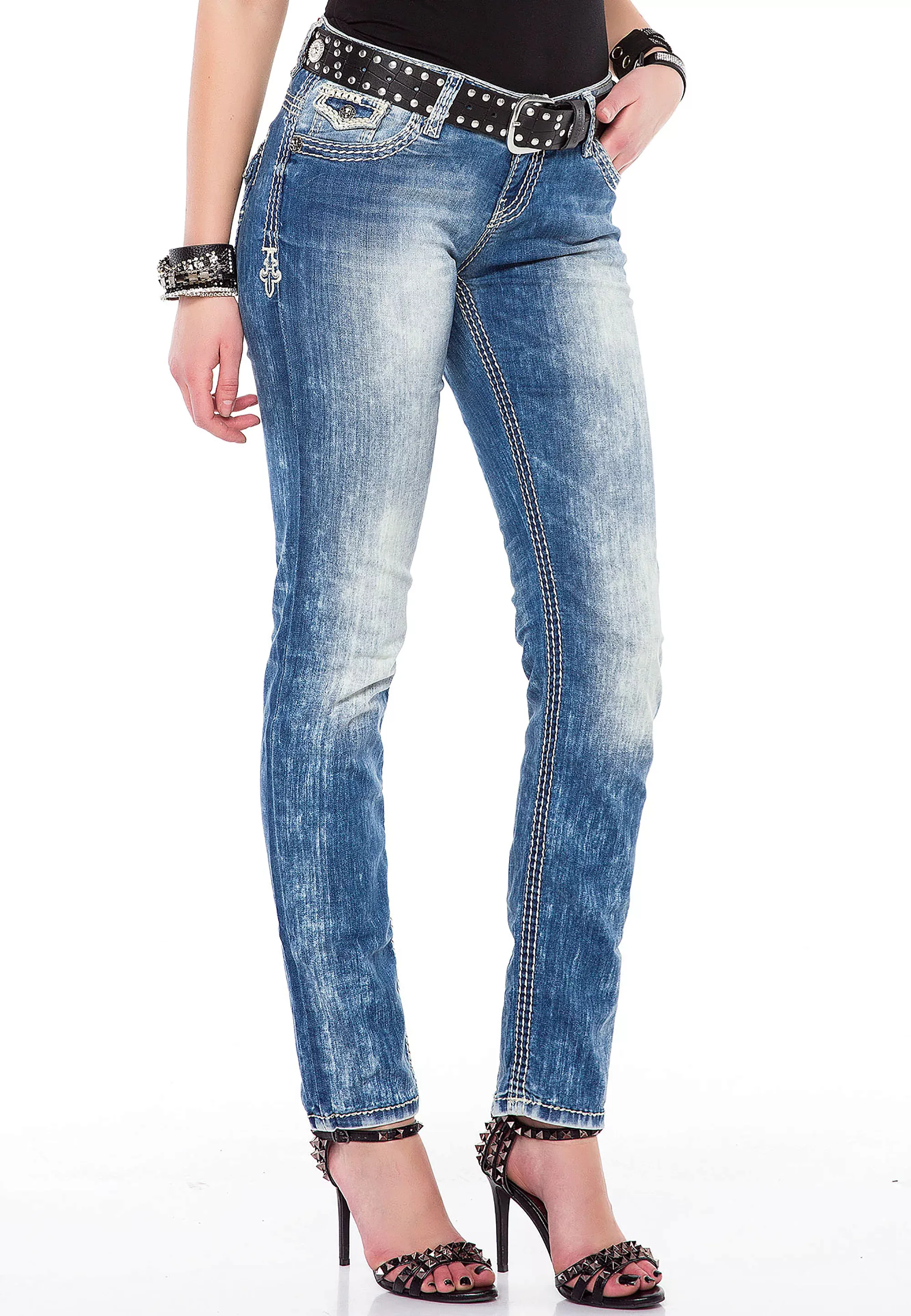 Cipo & Baxx Slim-fit-Jeans mit weißen Nähten in Straight Fit günstig online kaufen