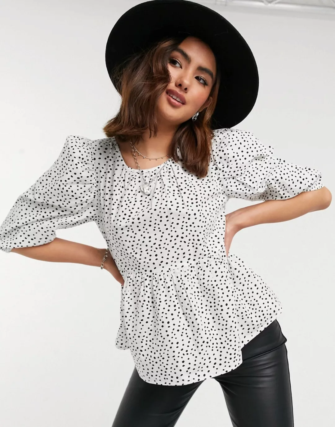 Miss Selfridge – Popeline-Bluse in Weiß mit Punktmuster günstig online kaufen