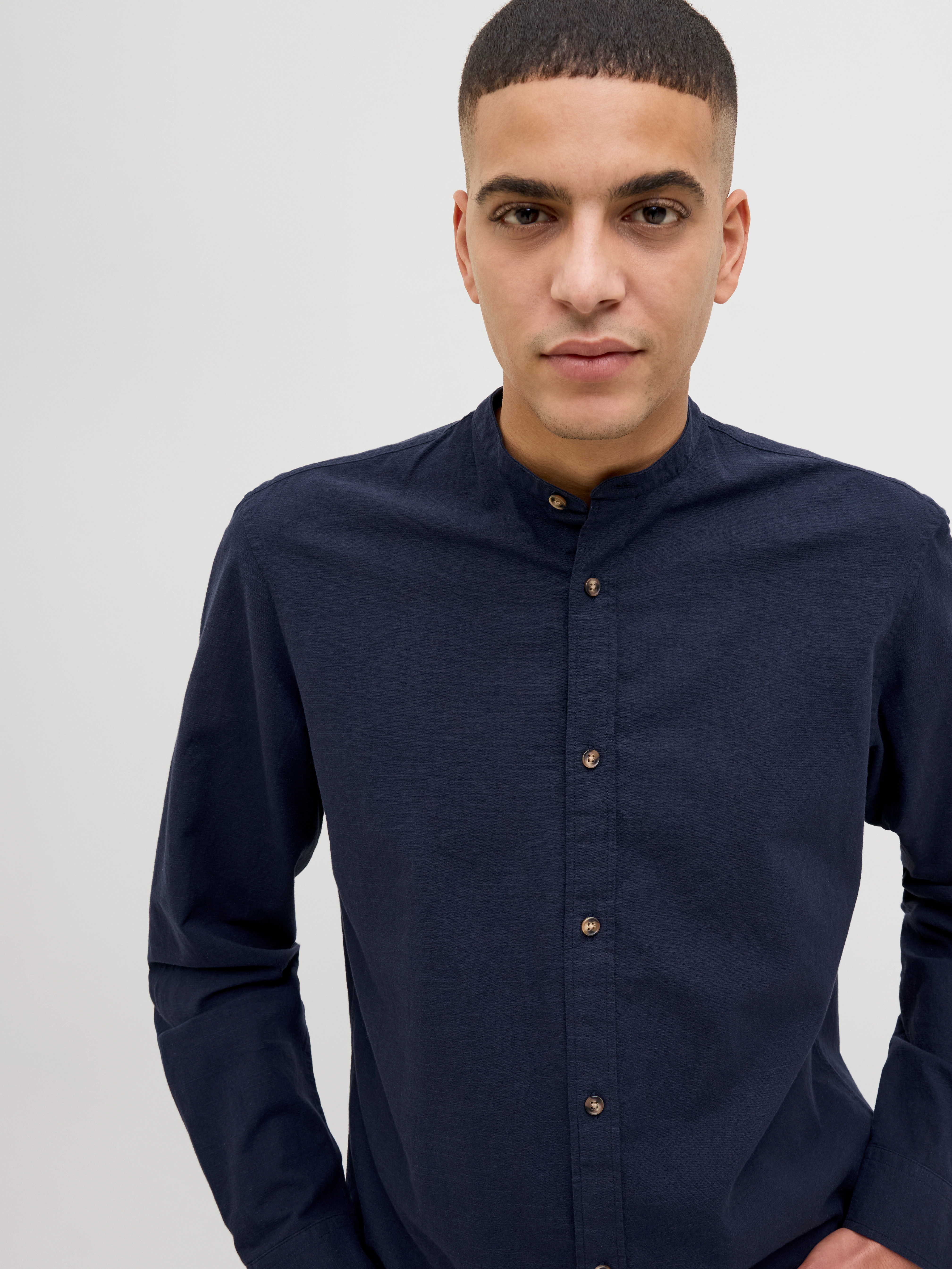 Jack & Jones Langarmhemd "JJESUMMER BAND SHIRT LS SN", mit Bandkragen günstig online kaufen