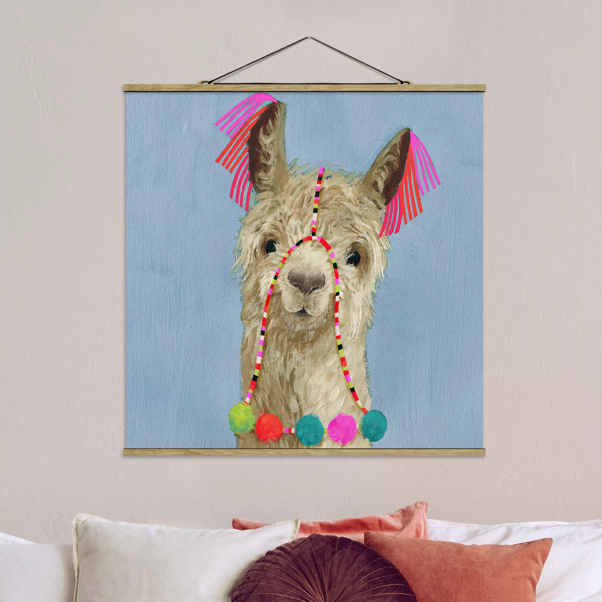 Stoffbild Tiere mit Posterleisten - Quadrat Lama mit Schmuck IV günstig online kaufen