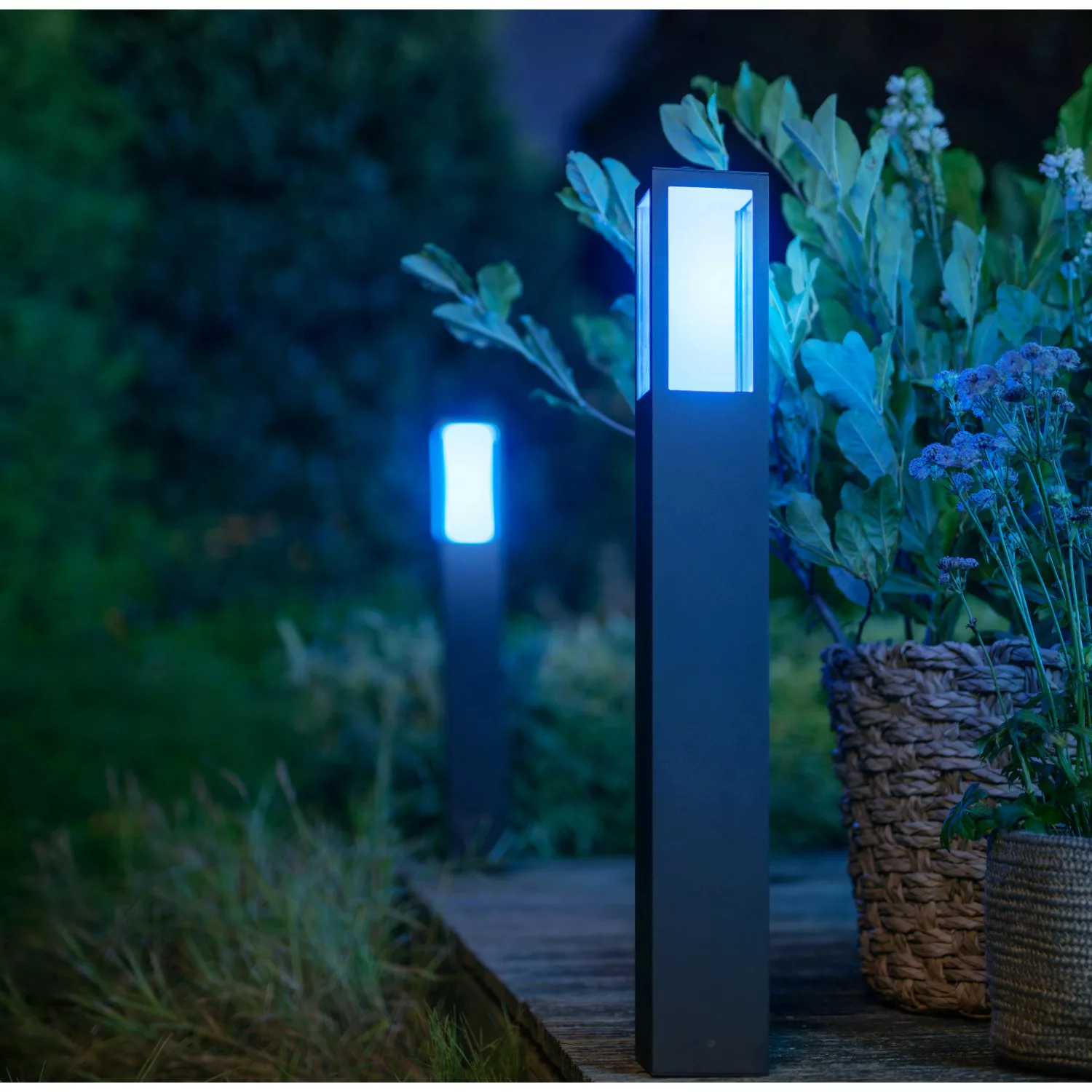 Philips Hue White+Color Impress LED-Wegeleuchte günstig online kaufen