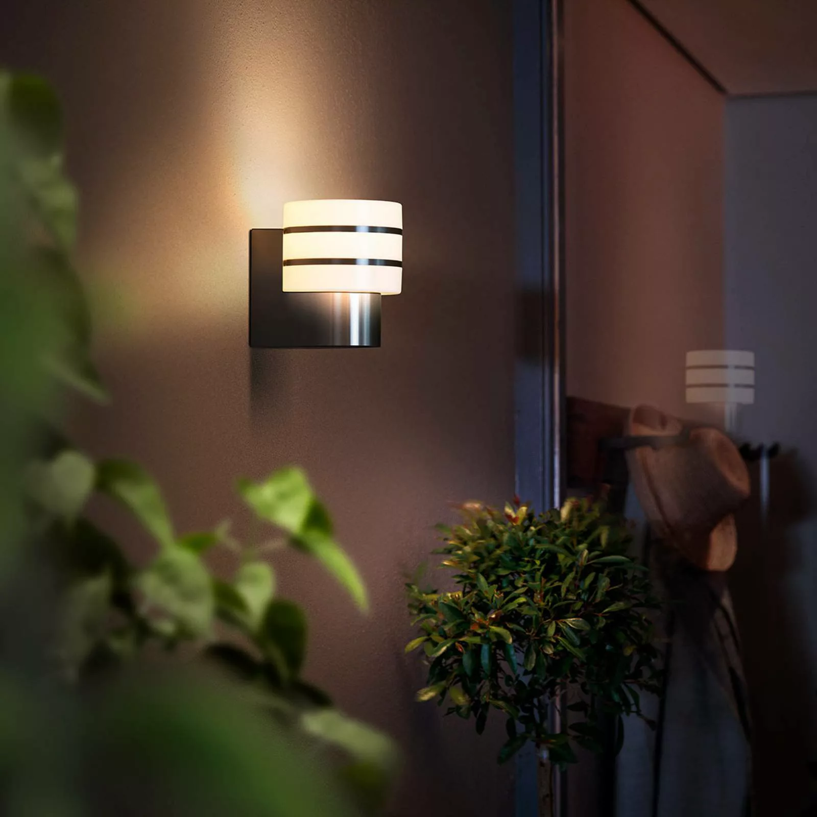 Philips Hue White Tuar Außenwandlampe steuerbar günstig online kaufen
