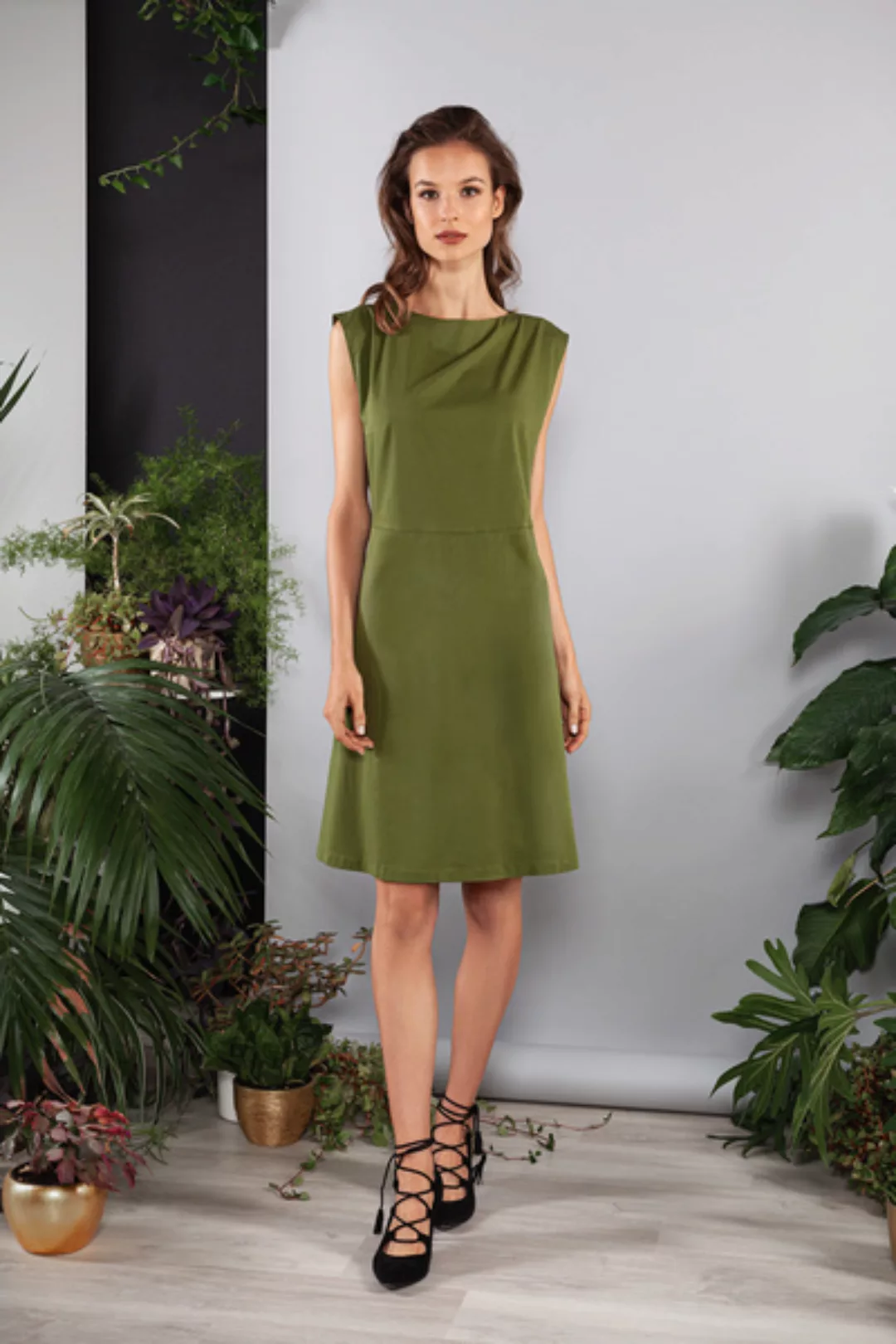 Kurzes Kleid Ausgestellt Mit Taschen Schlicht günstig online kaufen