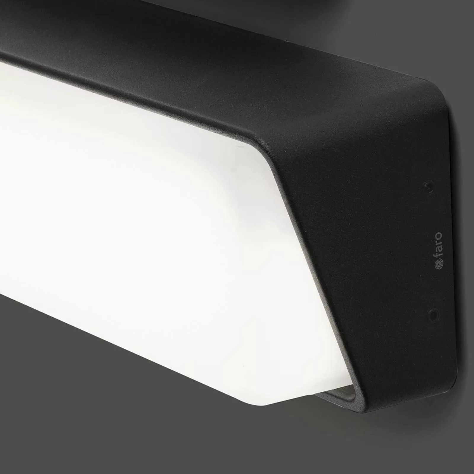 Zeitlose Außenwandlampe Half mit LED-Licht günstig online kaufen