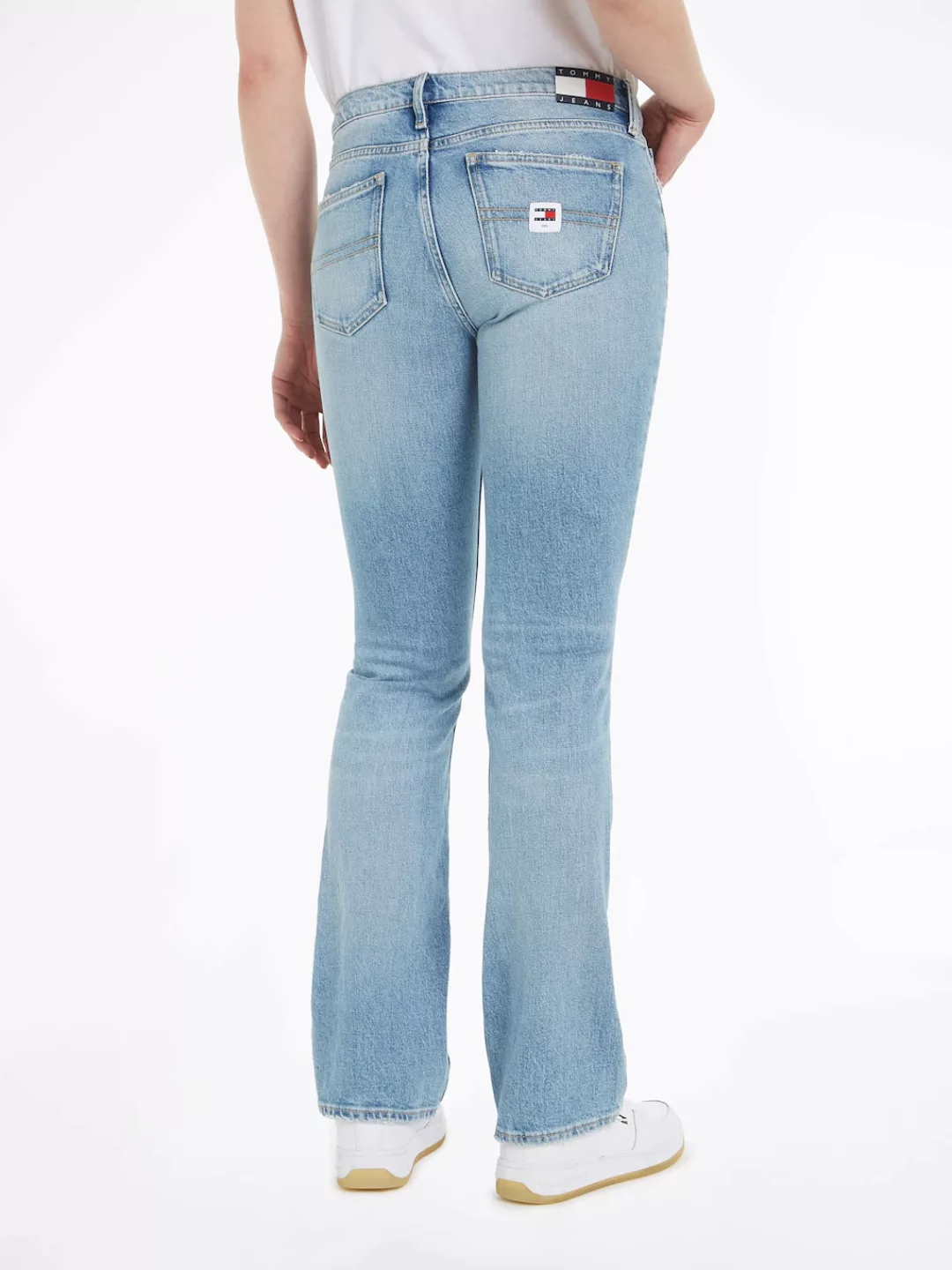Tommy Jeans Bootcut-Jeans Maddie mit Tommy Jeans Markenlabel & Badge günstig online kaufen