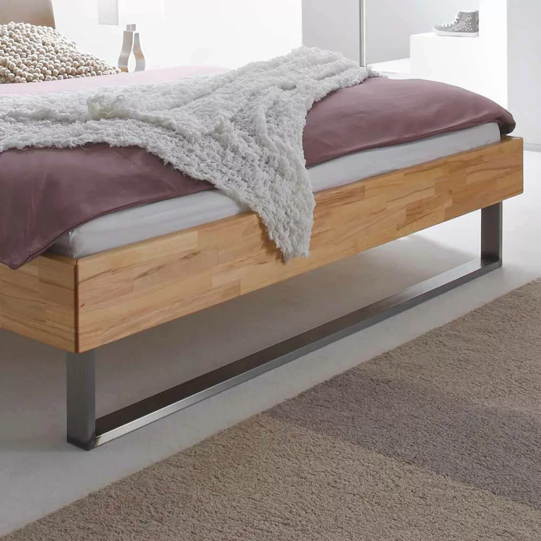 Bett aus Kernbuche Massivholz mit gepolstertem Kopfteil günstig online kaufen