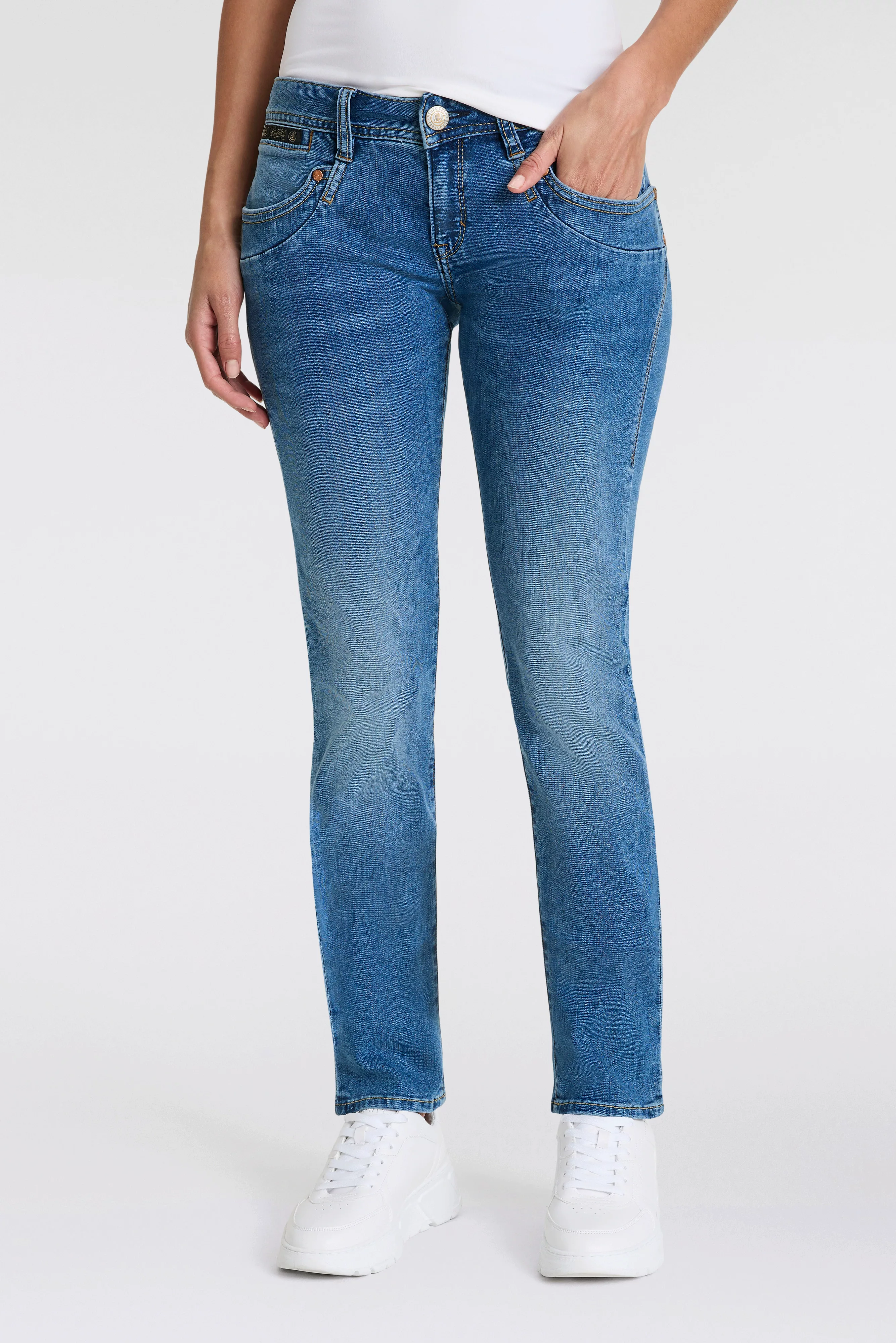 Herrlicher Slim-fit-Jeans "Piper Slim Organic Denim", mit Logoknöpfen an de günstig online kaufen