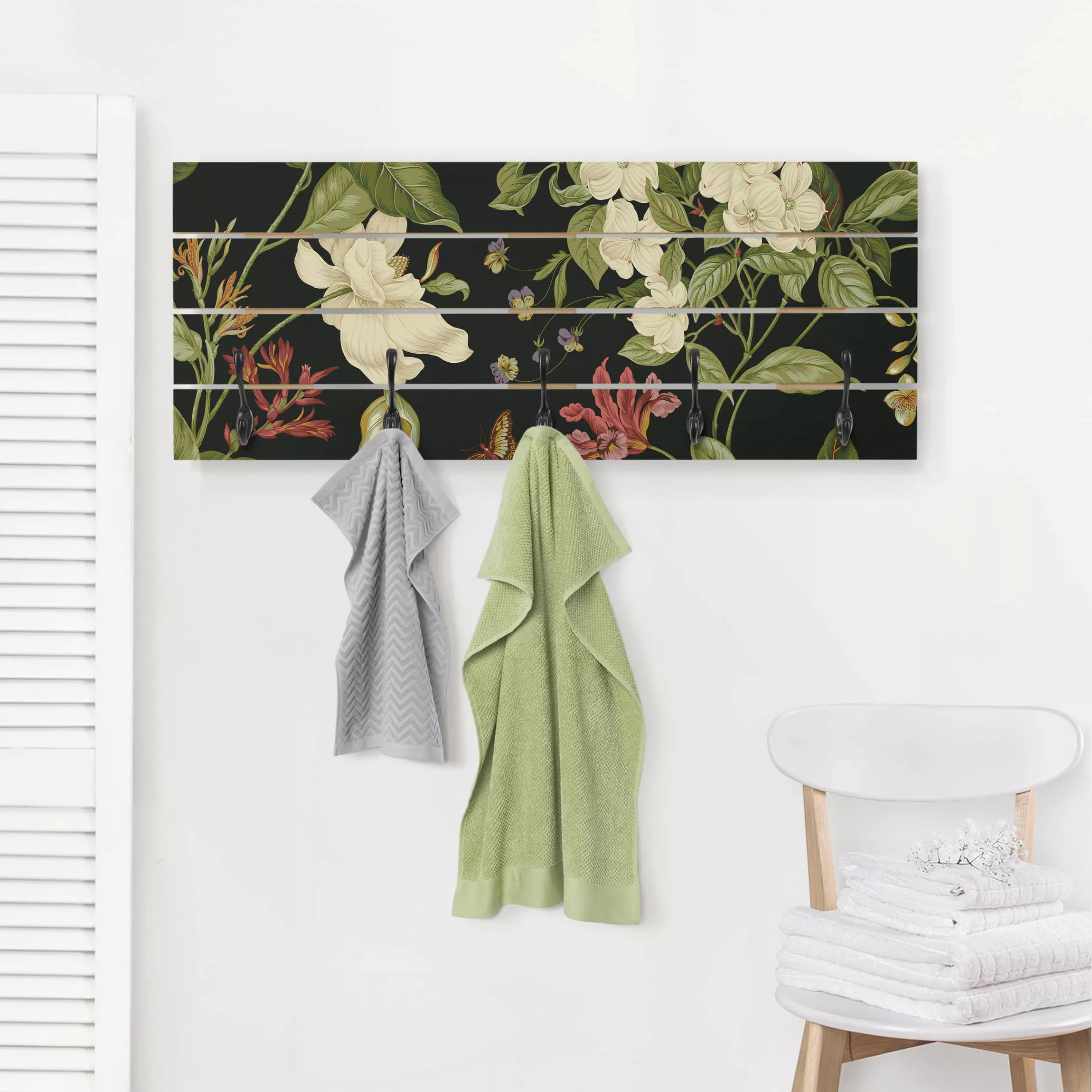 Wandgarderobe Holzpalette Blumen Gartenblumen auf Schwarz II günstig online kaufen