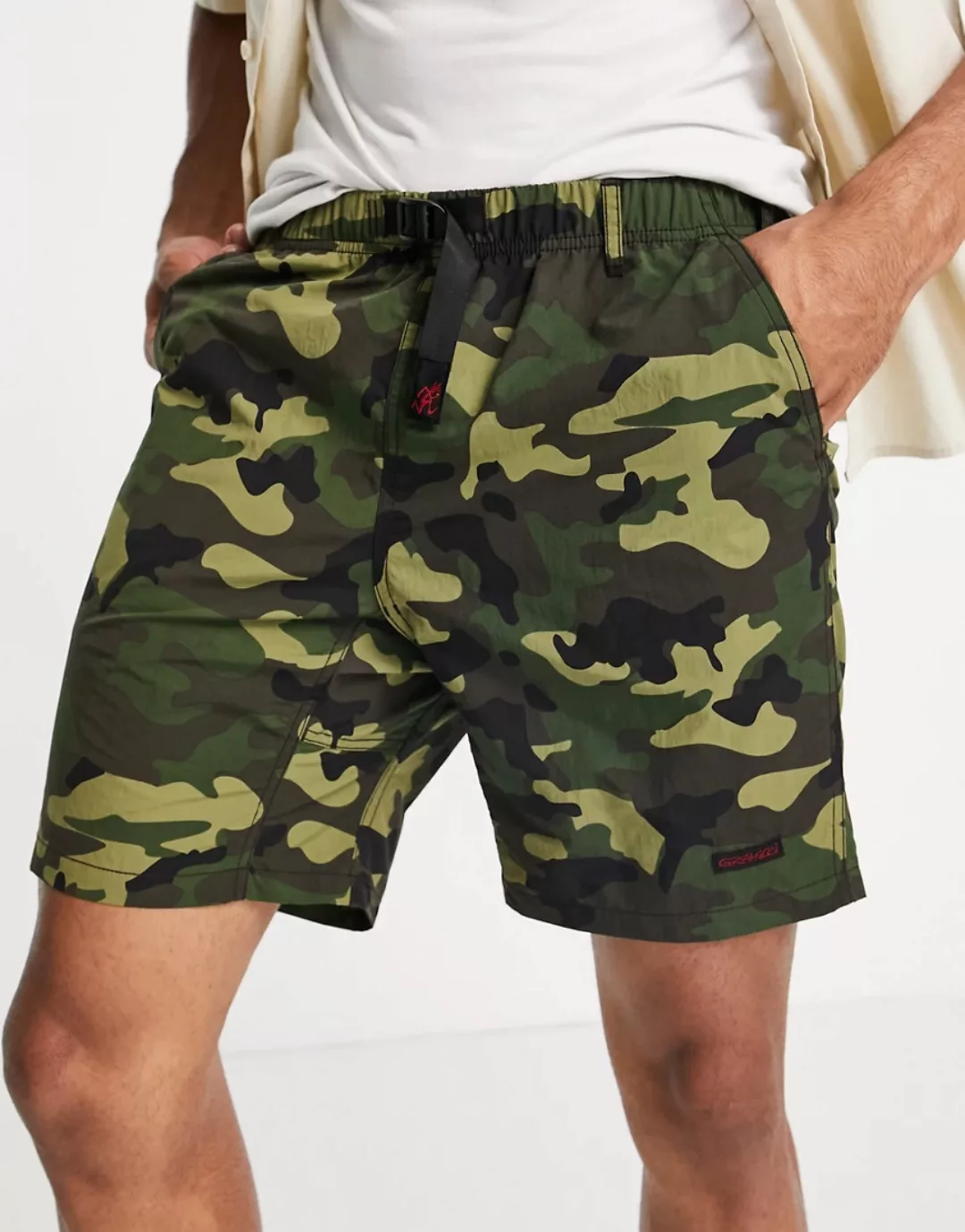 Gramicci – Faltbare Shell-Shorts mit Military-Muster-Grün günstig online kaufen