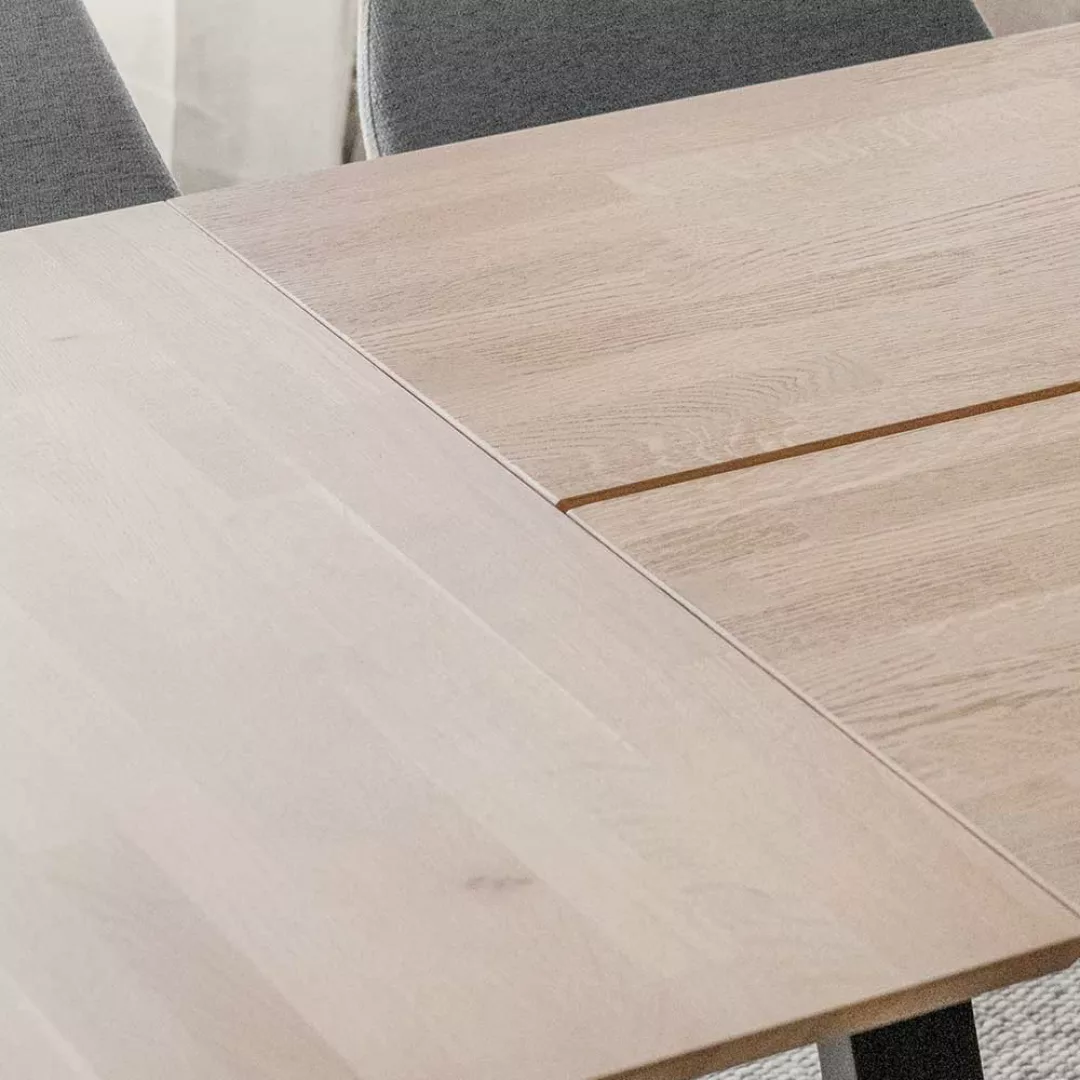 Esszimmer Tisch aus Eiche Massivholz White Wash Metall günstig online kaufen