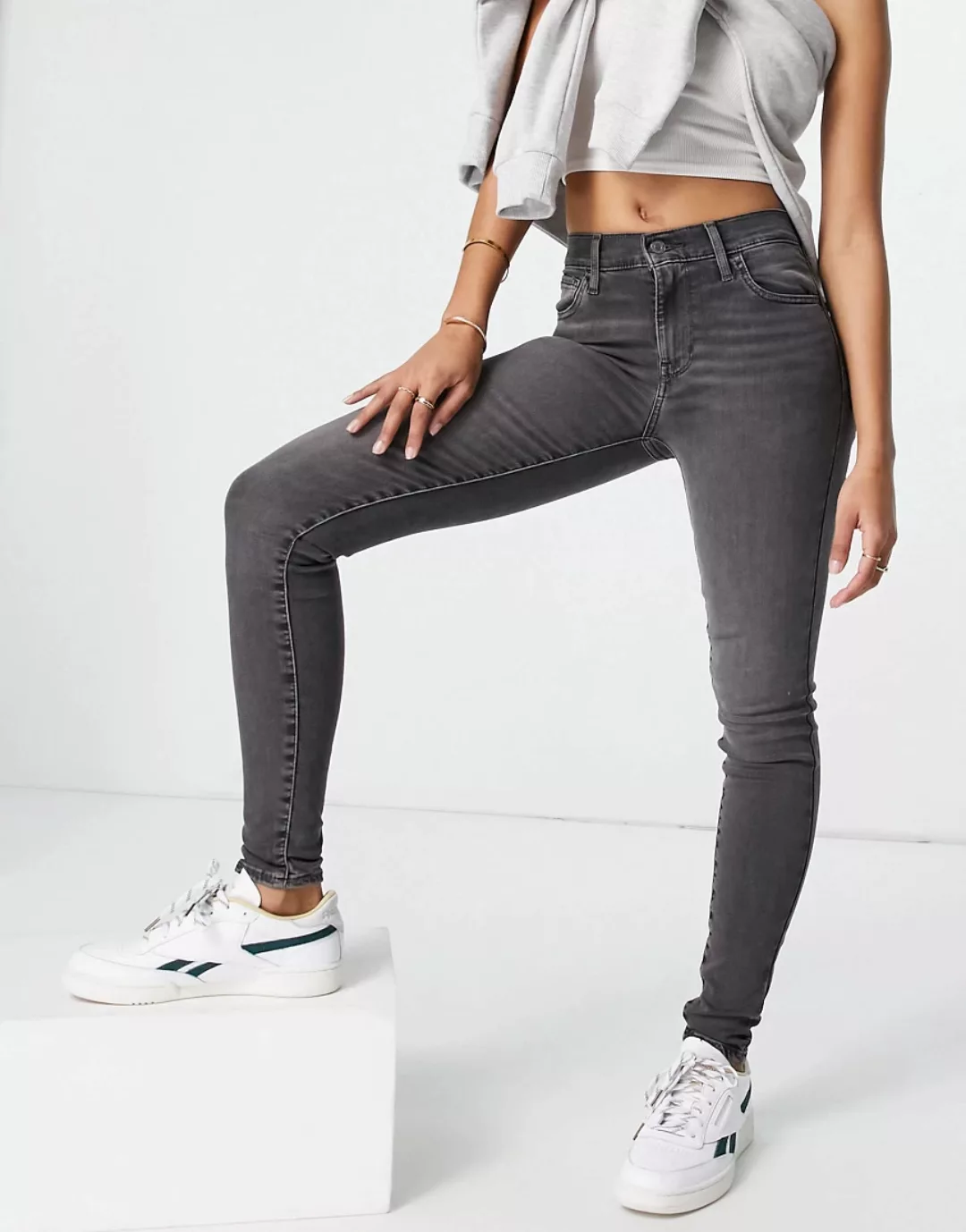 Levi's 720 – Hoch geschnittene, superenge Jeans in Grau günstig online kaufen