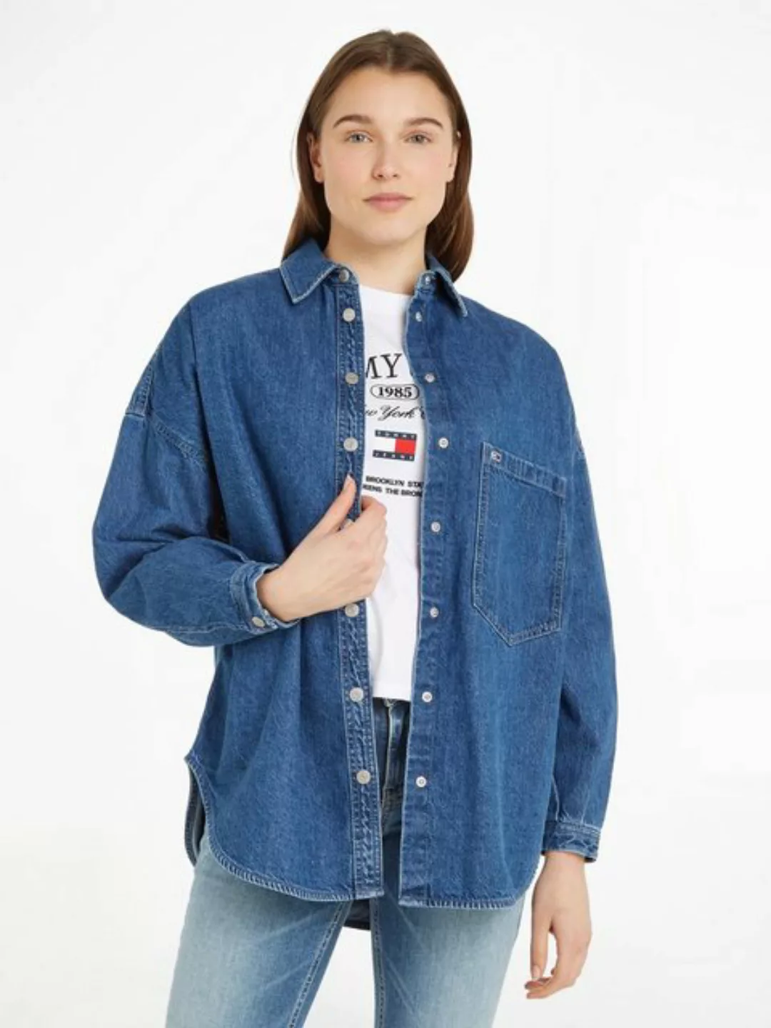 Tommy Jeans Jeansbluse TJW SPR OVS DENIM OVERSHIRT mit Logostickerei günstig online kaufen