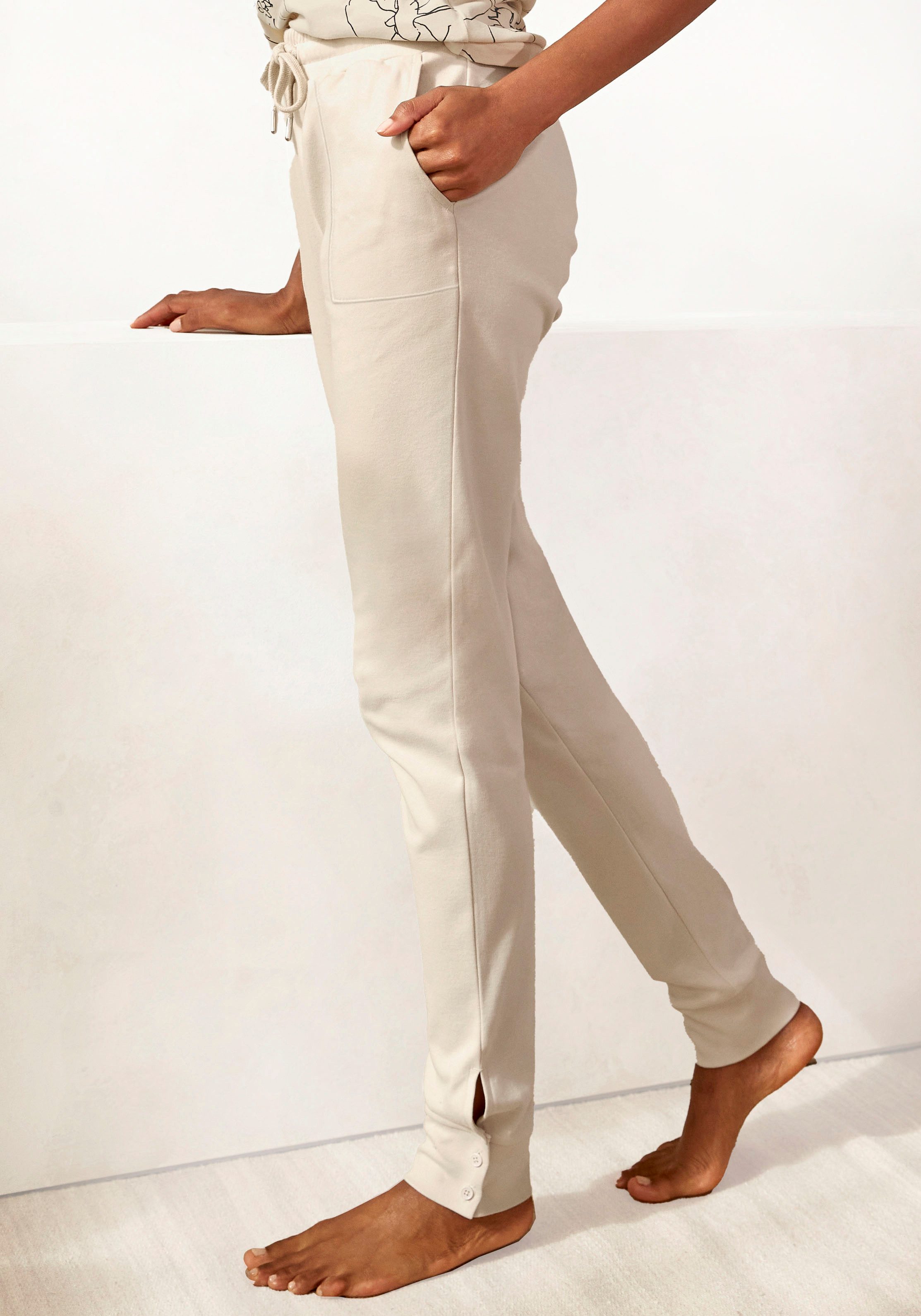 LASCANA Sweathose, Loungehose mit Knöpfen am Beinsaum, Loungewear günstig online kaufen