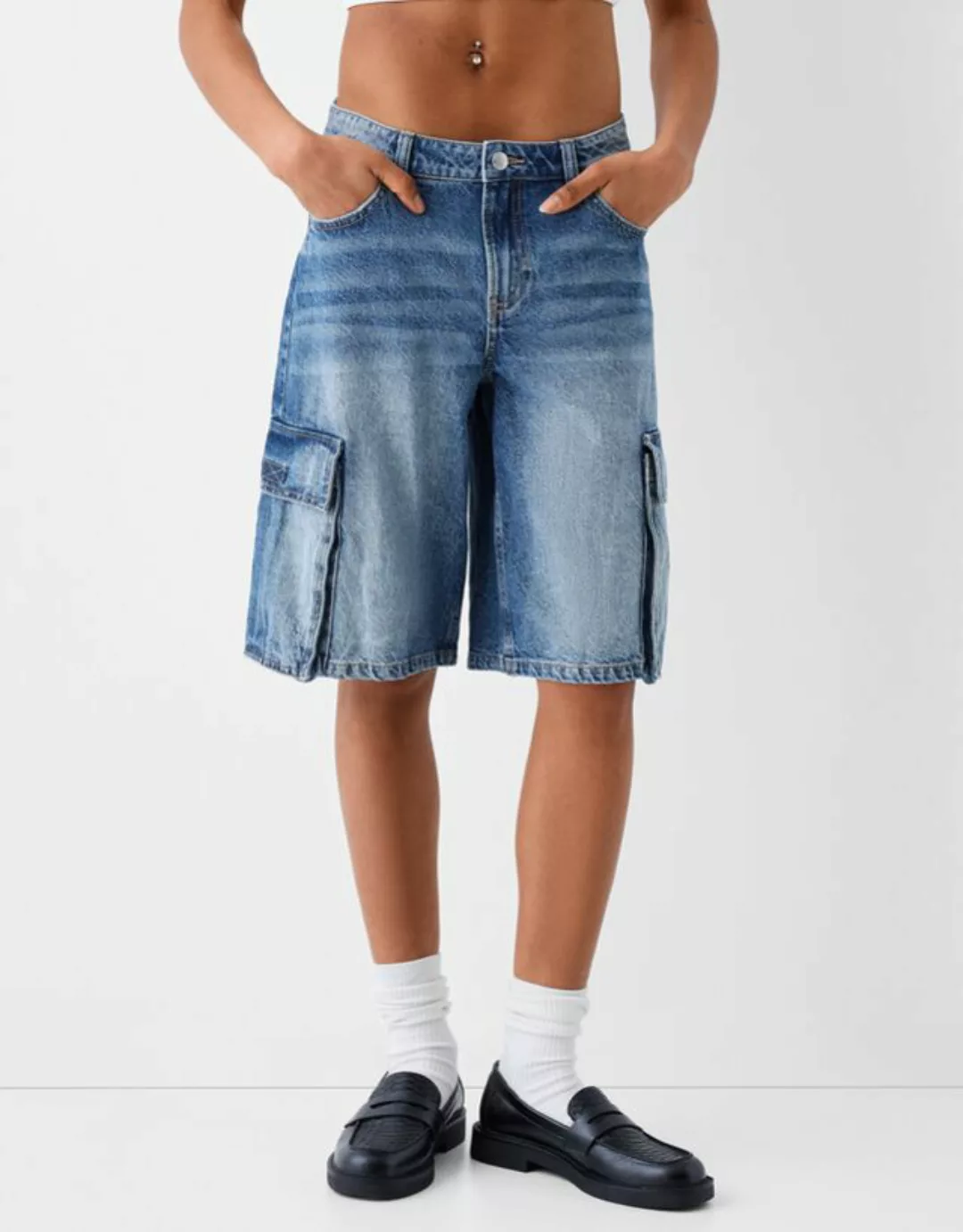 Bershka Jeans-Bermudashorts Im Baggy- Und Cargo-Stil Bskteen 34 Blau günstig online kaufen