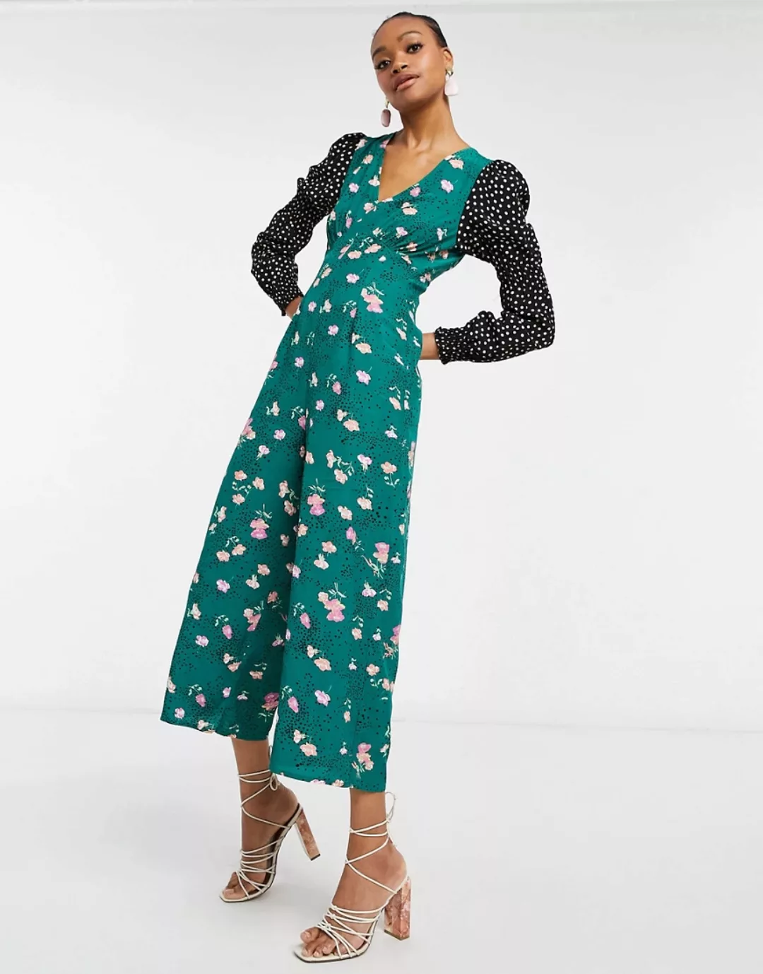 ASOS DESIGN – Jumpsuit mit Blumenmuster und gepunkteten Puffärmeln-Mehrfarb günstig online kaufen