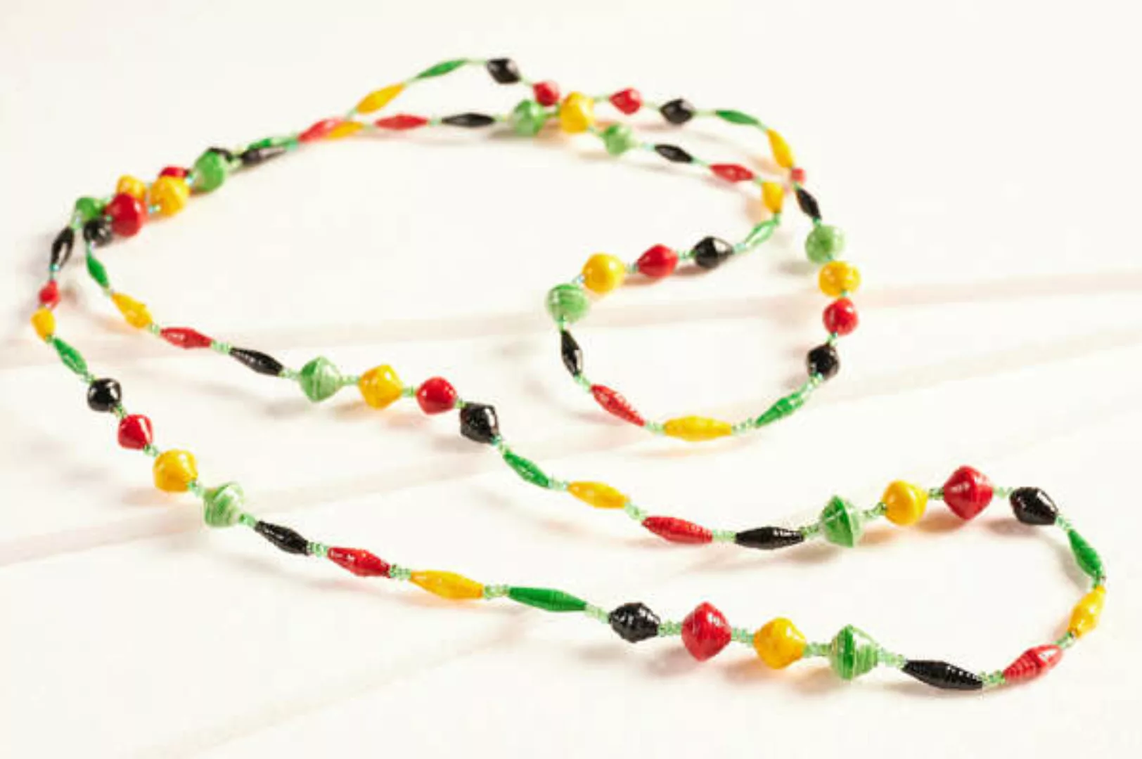 Lange Halskette Aus Papierperlen In Reggaefarben "Reggaeflair" günstig online kaufen