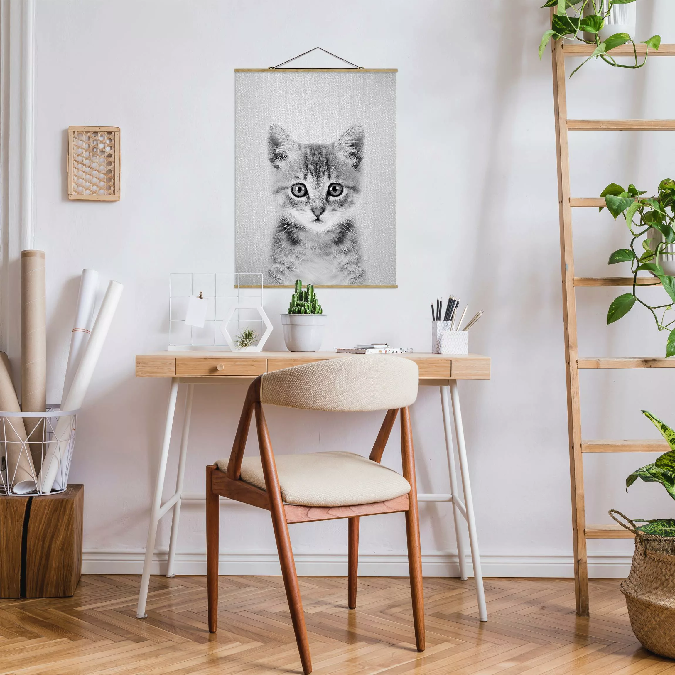 Stoffbild mit Posterleisten Baby Katze Killi Schwarz Weiß günstig online kaufen