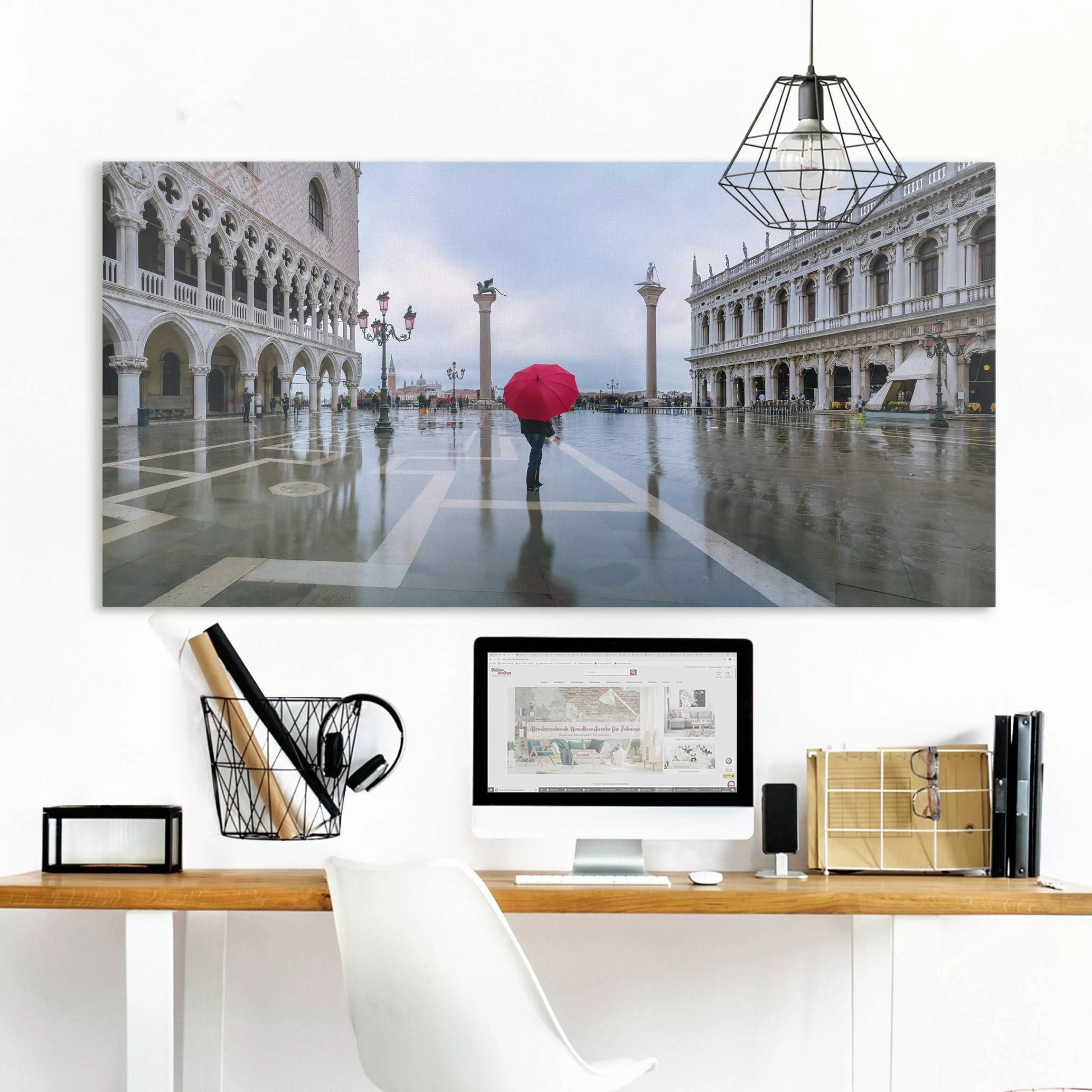 Leinwandbild Roter Regenschirm in Venedig günstig online kaufen