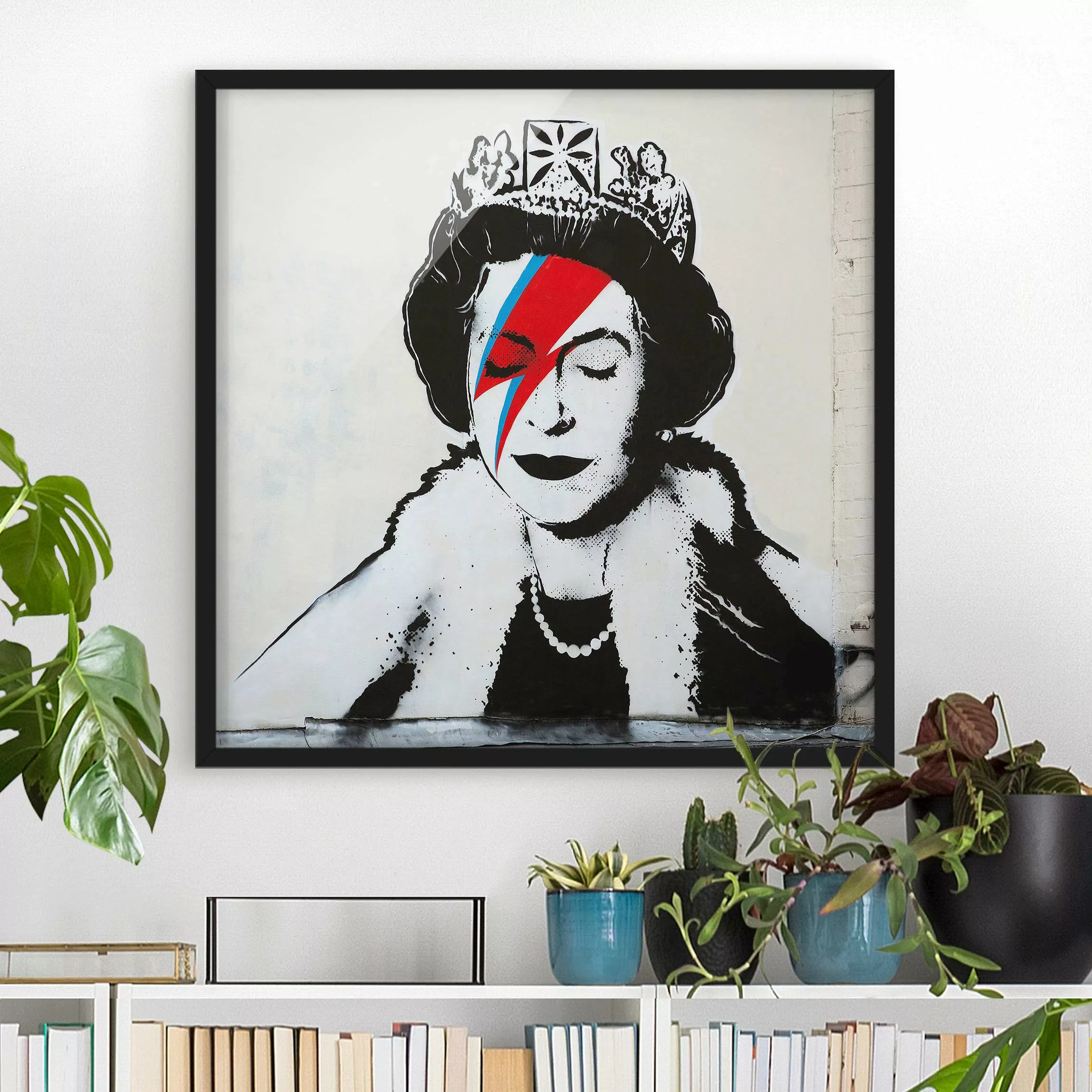 Bild mit Rahmen Queen Lizzie Stardust - Brandalised ft. Graffiti by Banksy günstig online kaufen