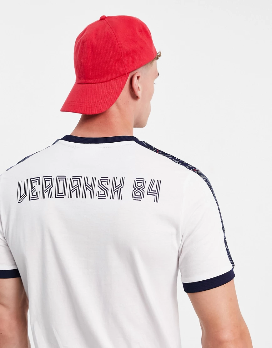 Fila x Call Of Duty – Verdansk – T-Shirt in Weiß günstig online kaufen