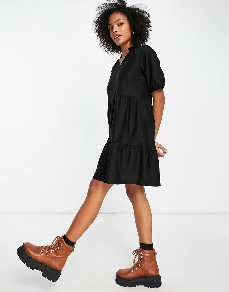 JDY – Helena – Gestuftes Jersey-Minikleid mit 3/4-Ärmel in Schwarz günstig online kaufen