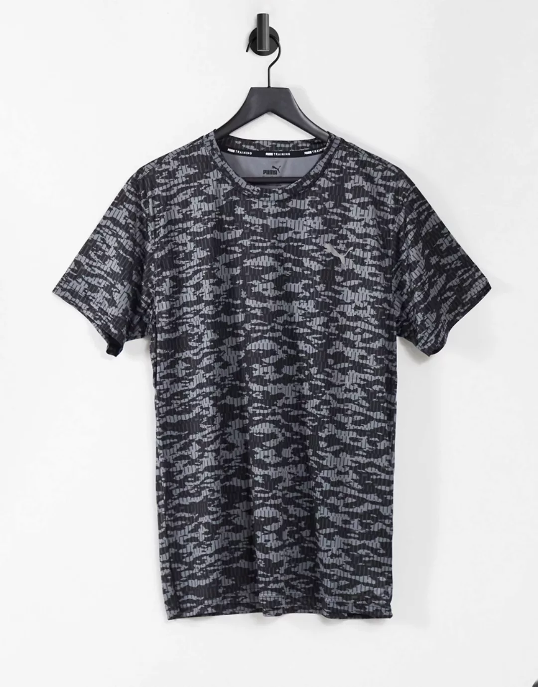 Puma – Performance – T-Shirt mit All-over-Print in Schwarz günstig online kaufen