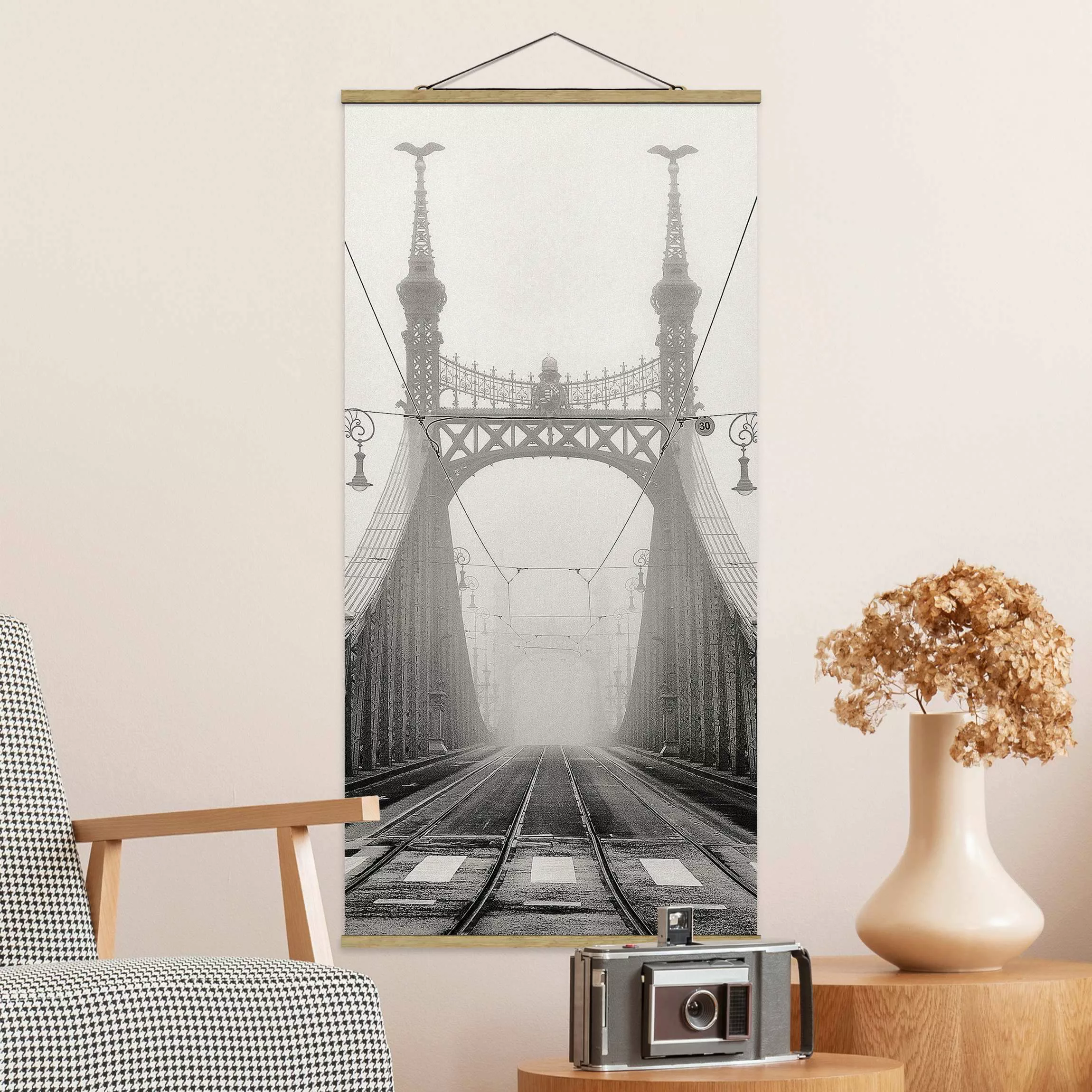 Stoffbild Architektur mit Posterleisten - Hochformat Brücke in Budapest günstig online kaufen