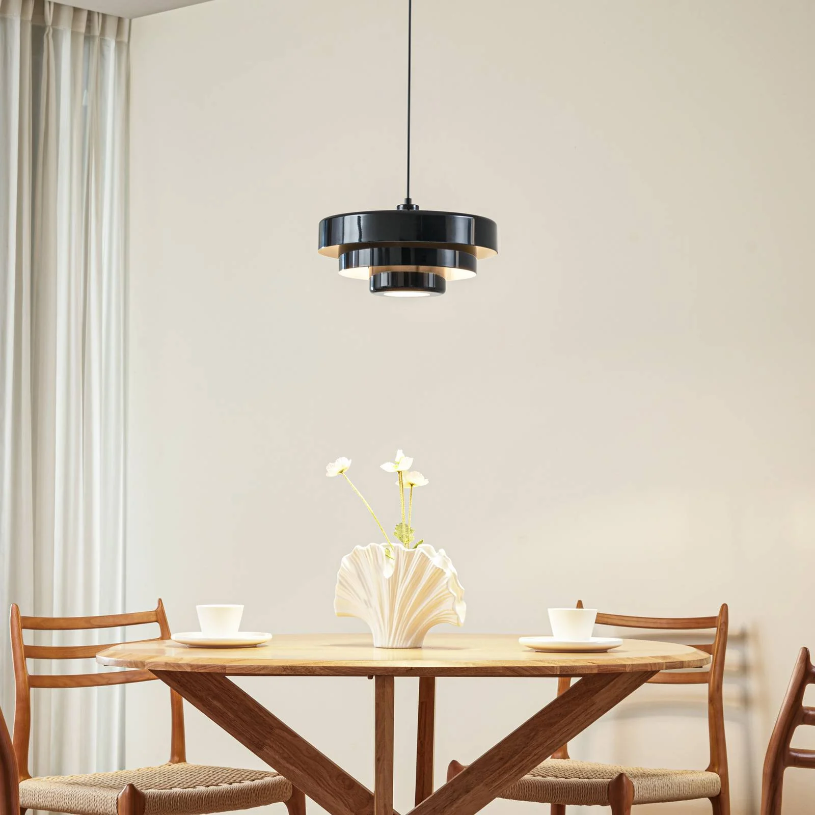 Lindby Hängeleuchte Tivra, schwarz, Ø 35 cm, Metall, E27 günstig online kaufen