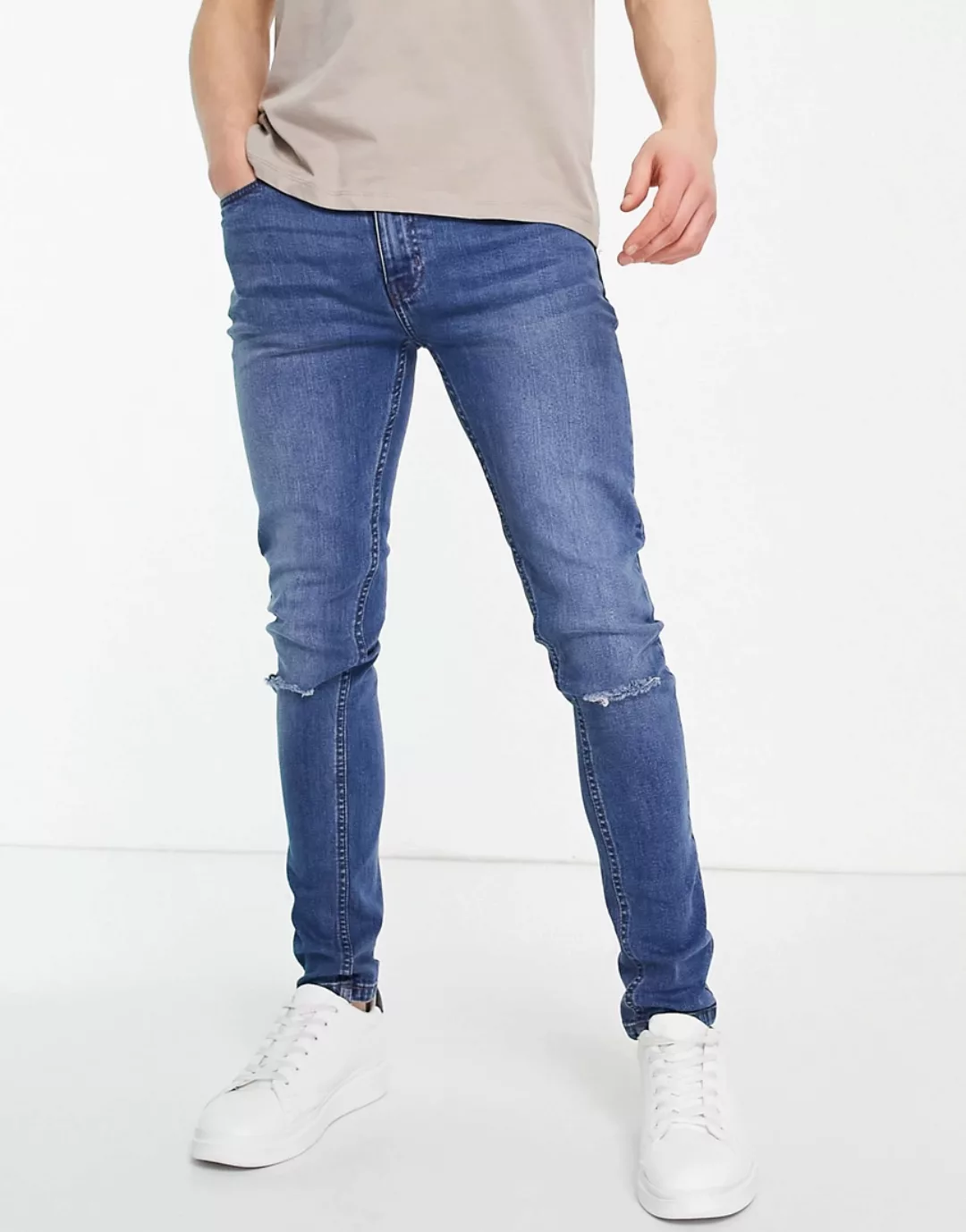 Threadbare – Superenge Jeans mit Zierrissen am Knie in Hellblau günstig online kaufen