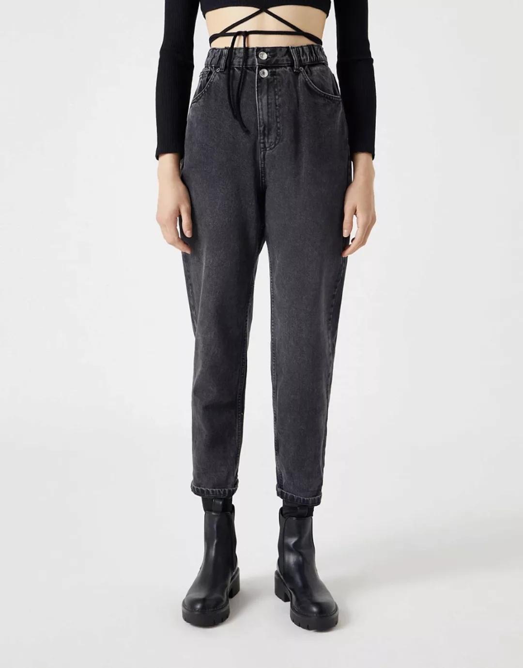 Pull&Bear – Schwarze Jeans mit lockerer Passform und elastischem Bund günstig online kaufen
