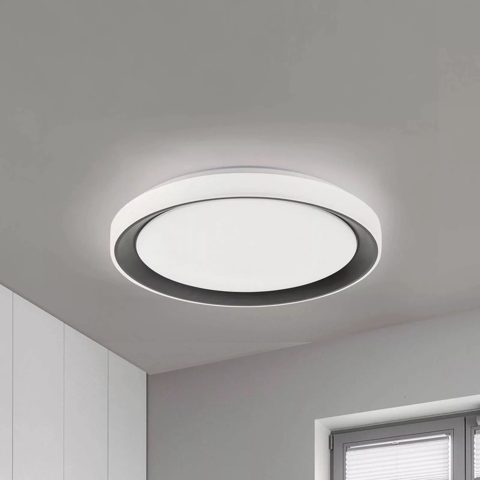 LOLA Smart Disc LED-Deckenlampe schwarz/weiß, RGBW günstig online kaufen