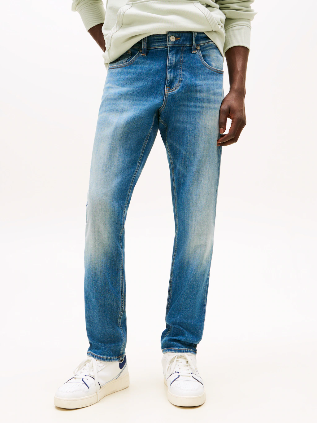 Tommy Jeans Gerade Jeans "Scanton Slim", Mit Markenlabel aus Leder hinten günstig online kaufen