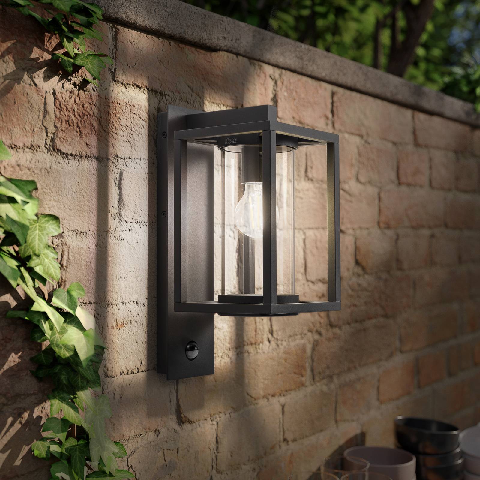 Lucande Außenwandlampe Ferda, Sensor, hängend anthrazit IP44 günstig online kaufen
