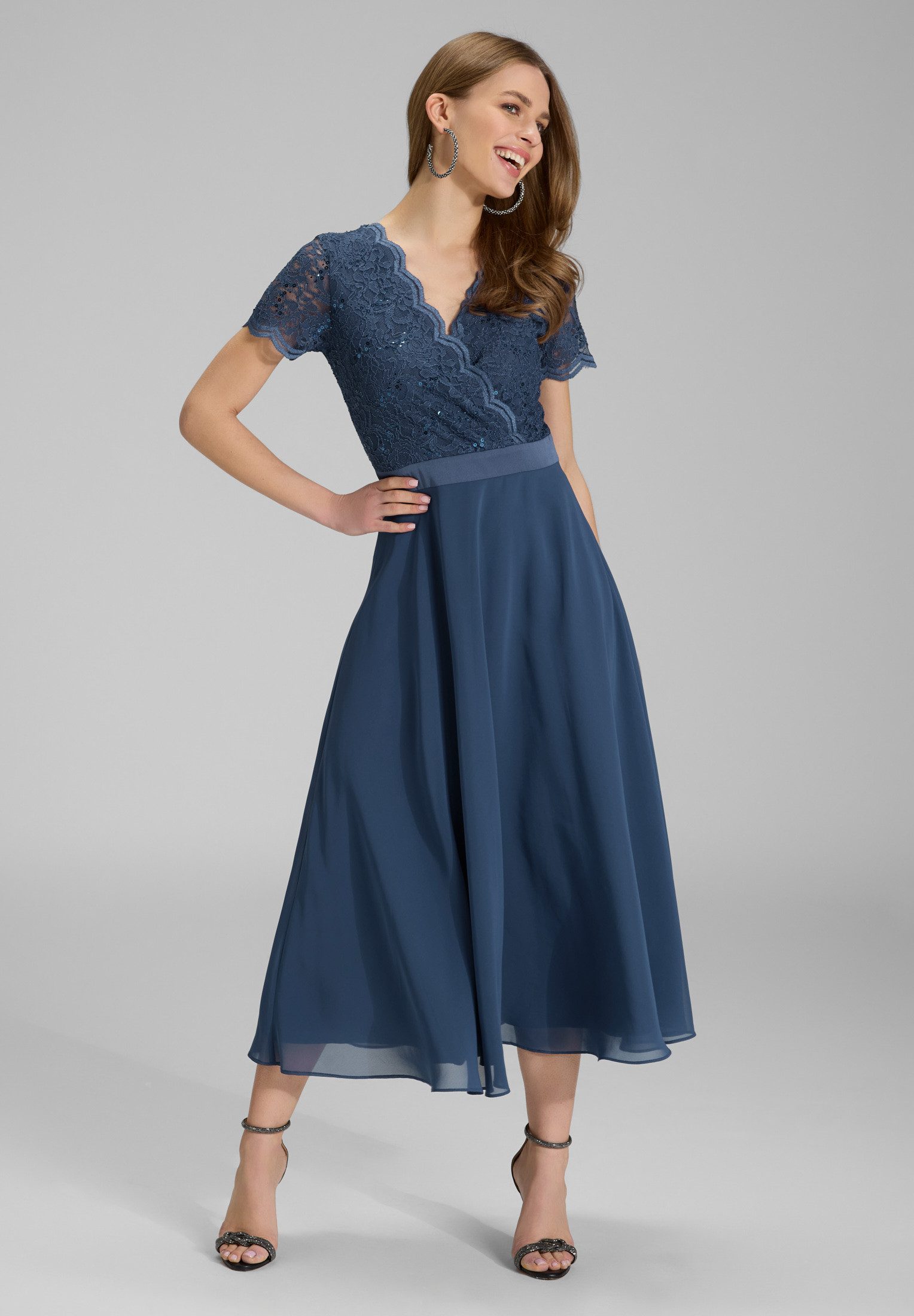 SWING Cocktailkleid Taillierte Passform mit ausgestelltem günstig online kaufen